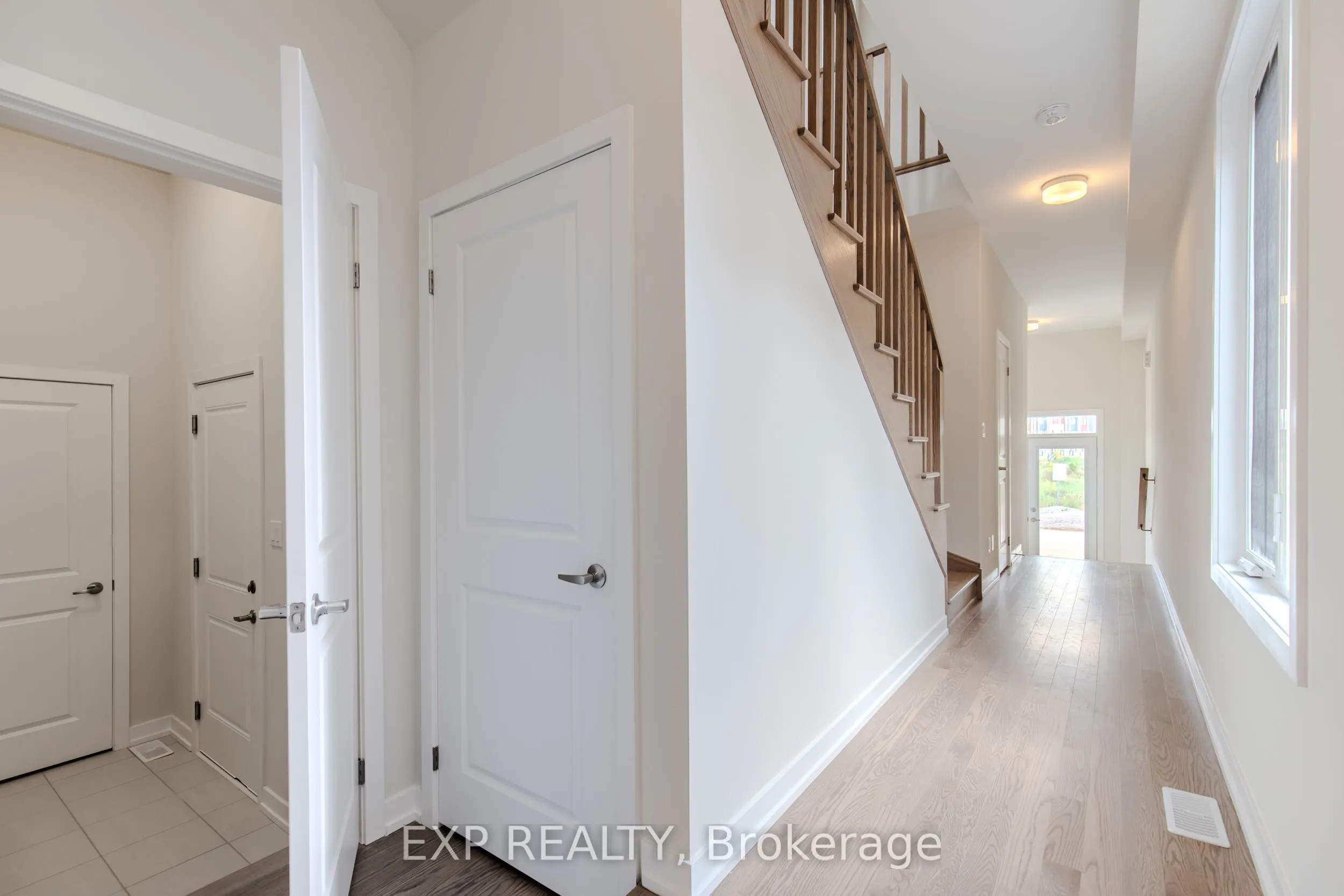 1213 Dartmouth Crescent