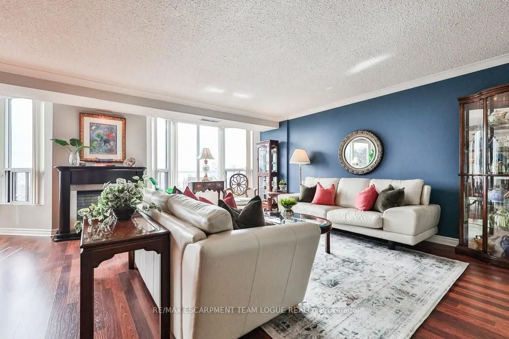 2121 Lakeshore Road, #502