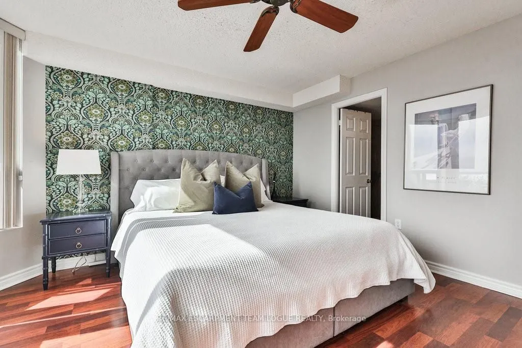 2121 Lakeshore Road, #502