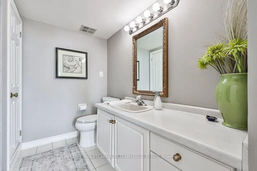 2121 Lakeshore Road, #502
