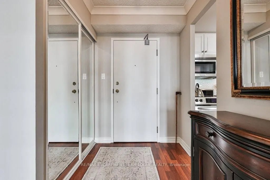 2121 Lakeshore Road, #502