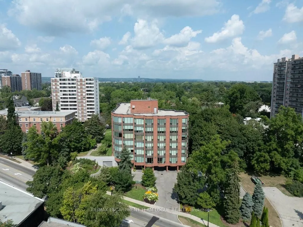 2121 Lakeshore Road, #502