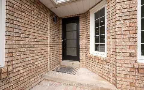 68 Blackwell Place N