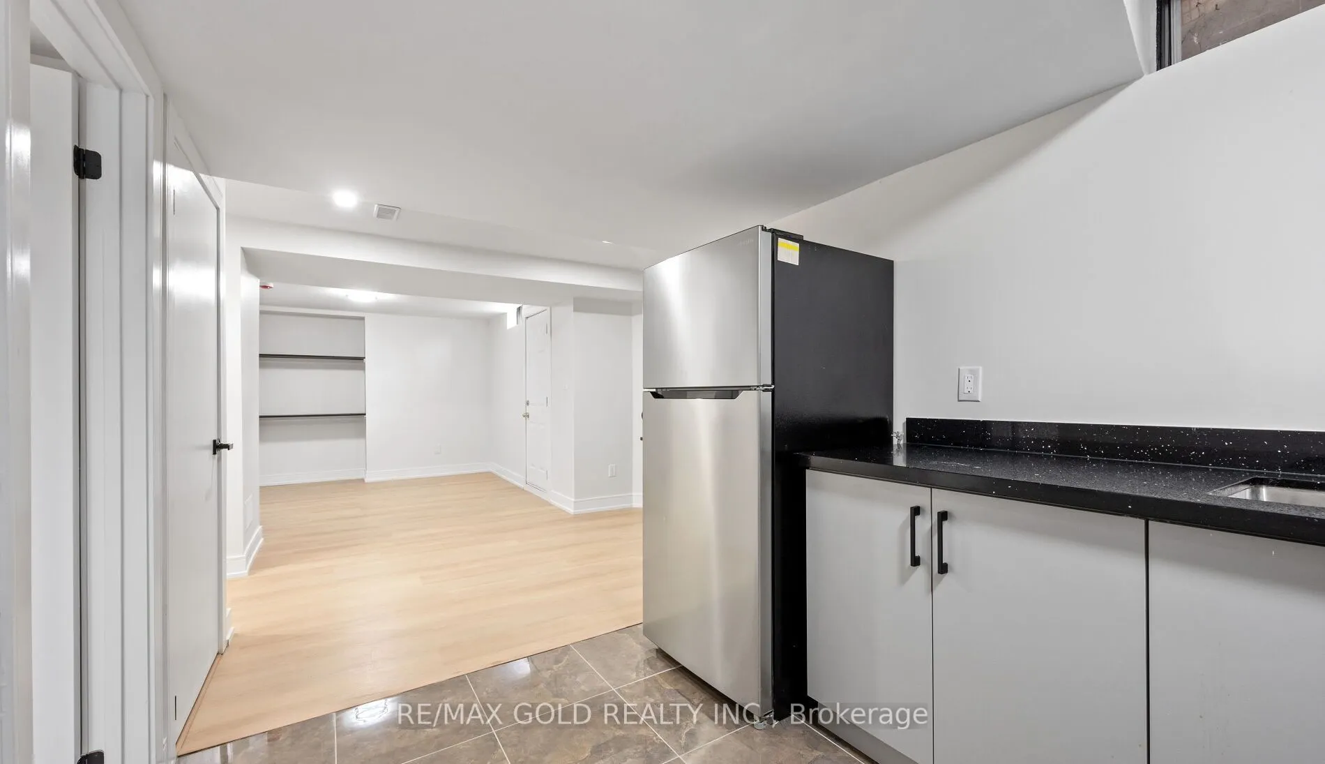 68 Blackwell Place N