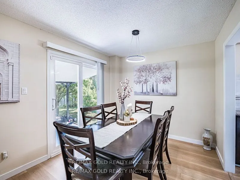 33 St. Emilion Way