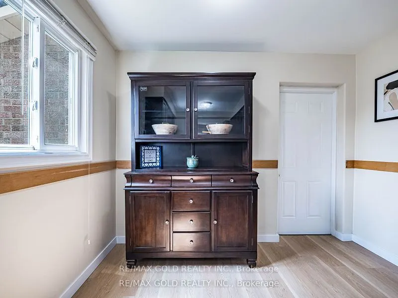 33 St. Emilion Way