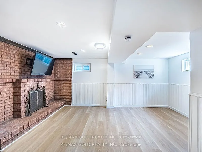 33 St. Emilion Way