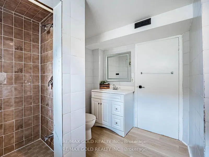 33 St. Emilion Way