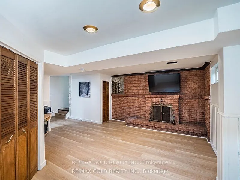 33 St. Emilion Way