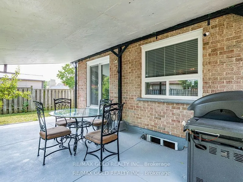33 St. Emilion Way