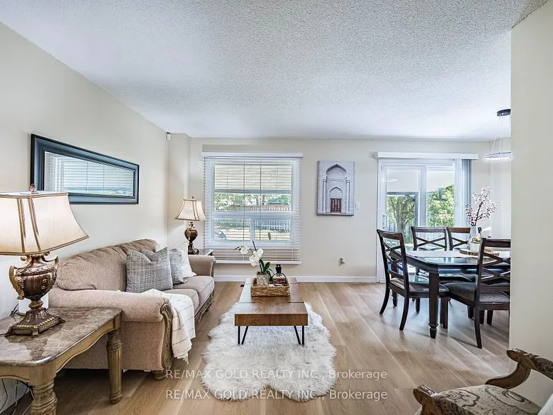 33 St. Emilion Way