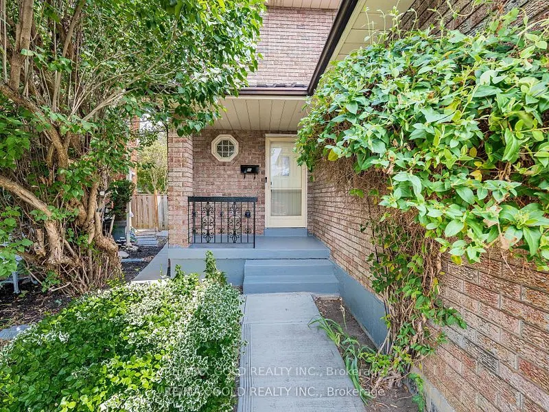 33 St. Emilion Way