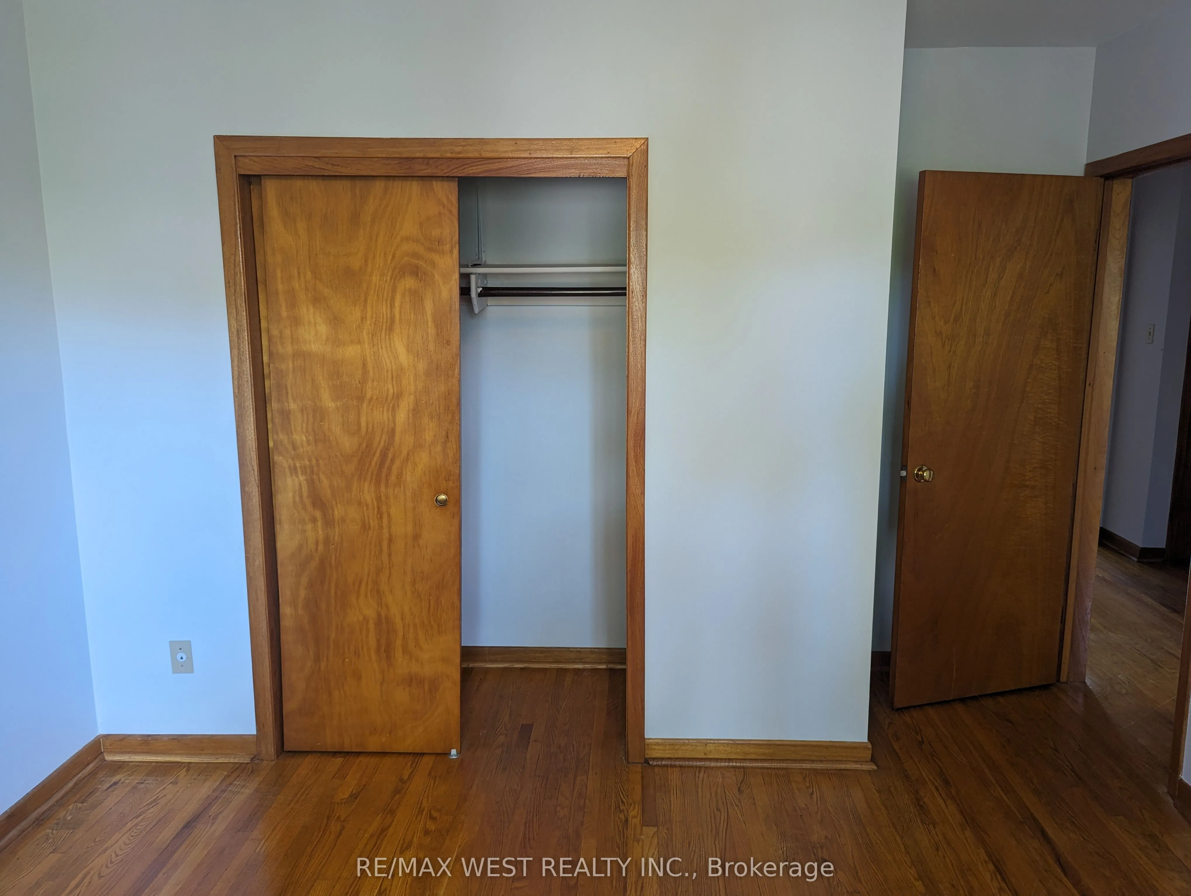 52 Peter Street N, #2