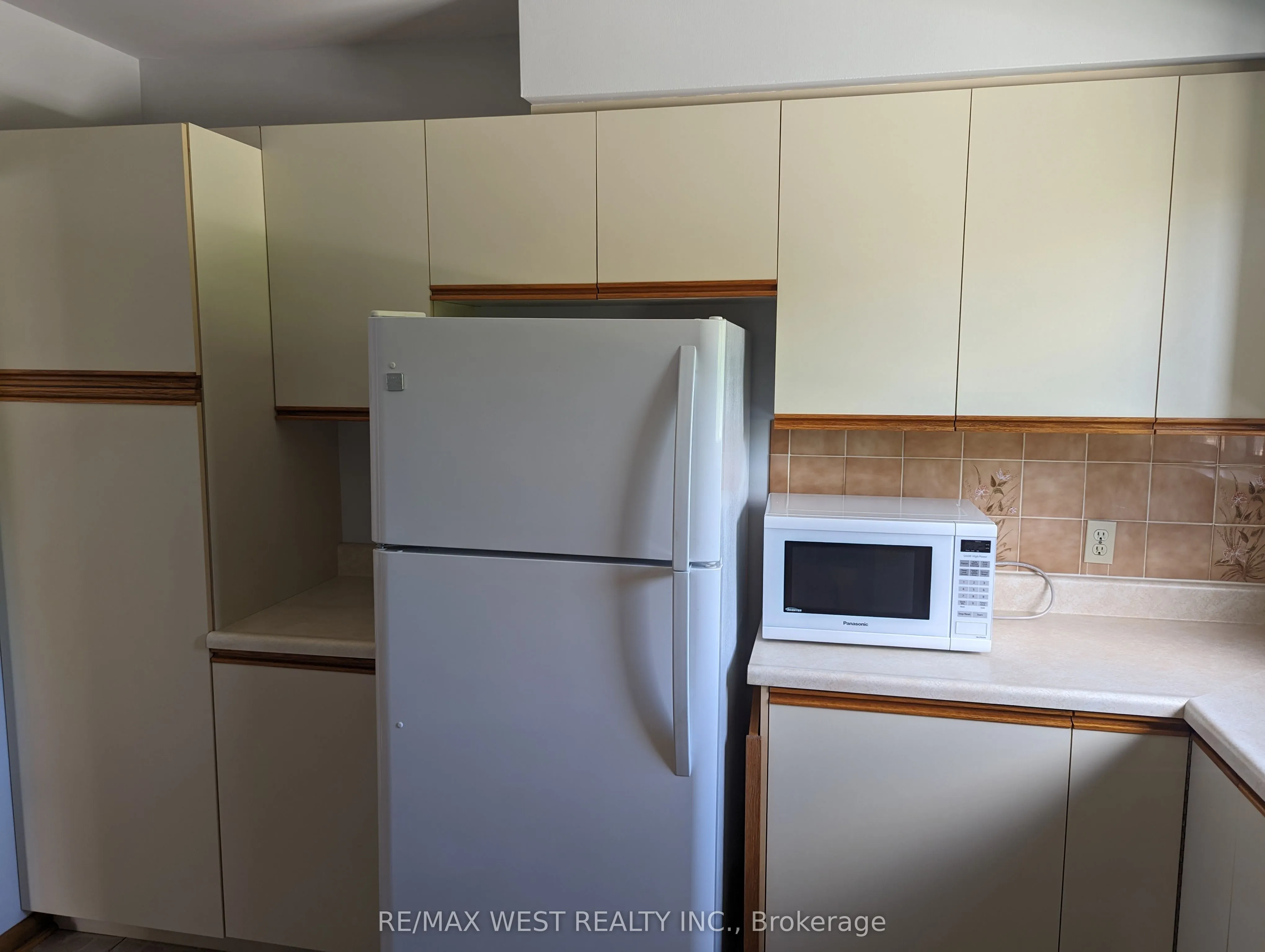 52 Peter Street N, #2