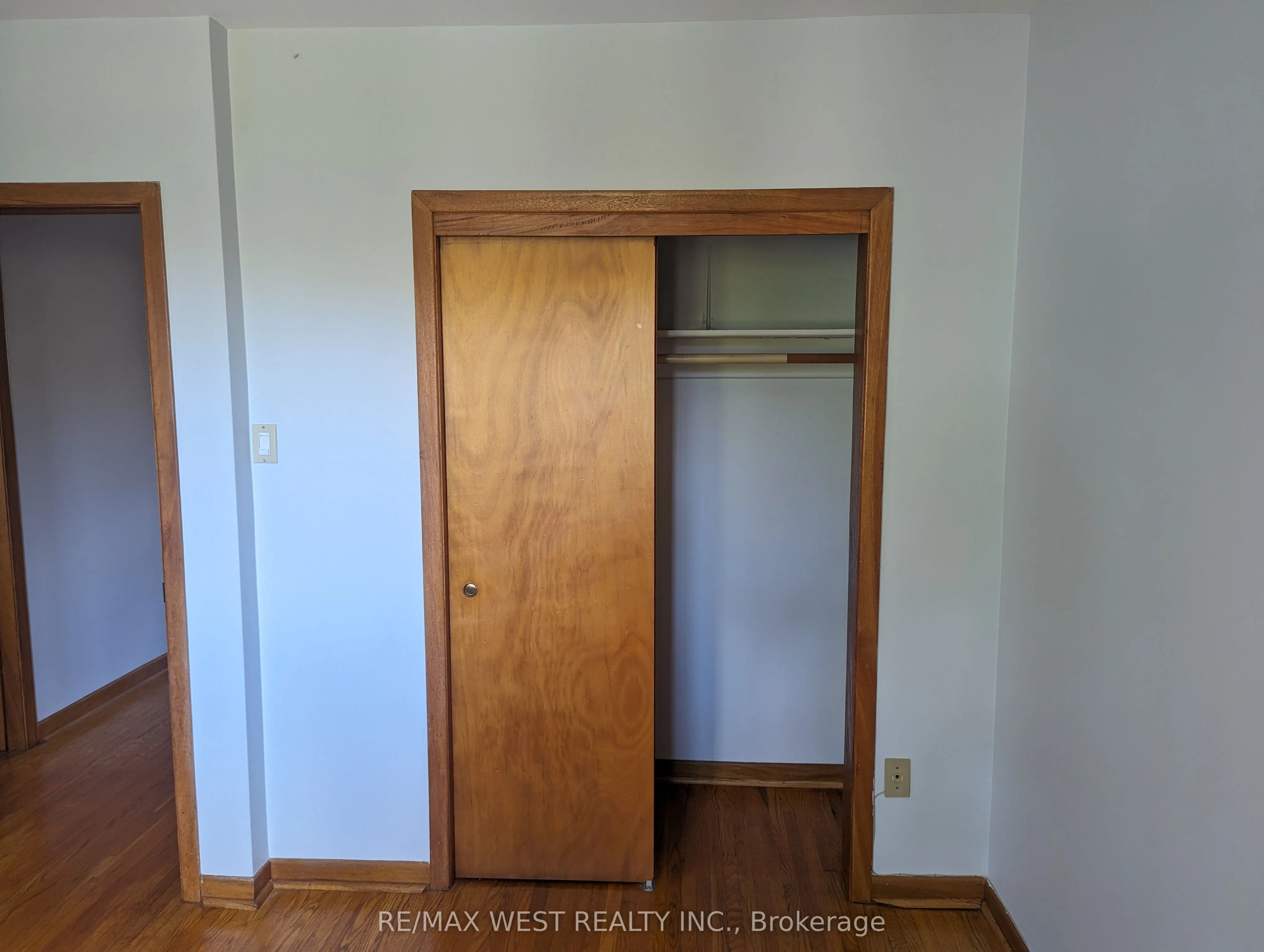 52 Peter Street N, #2