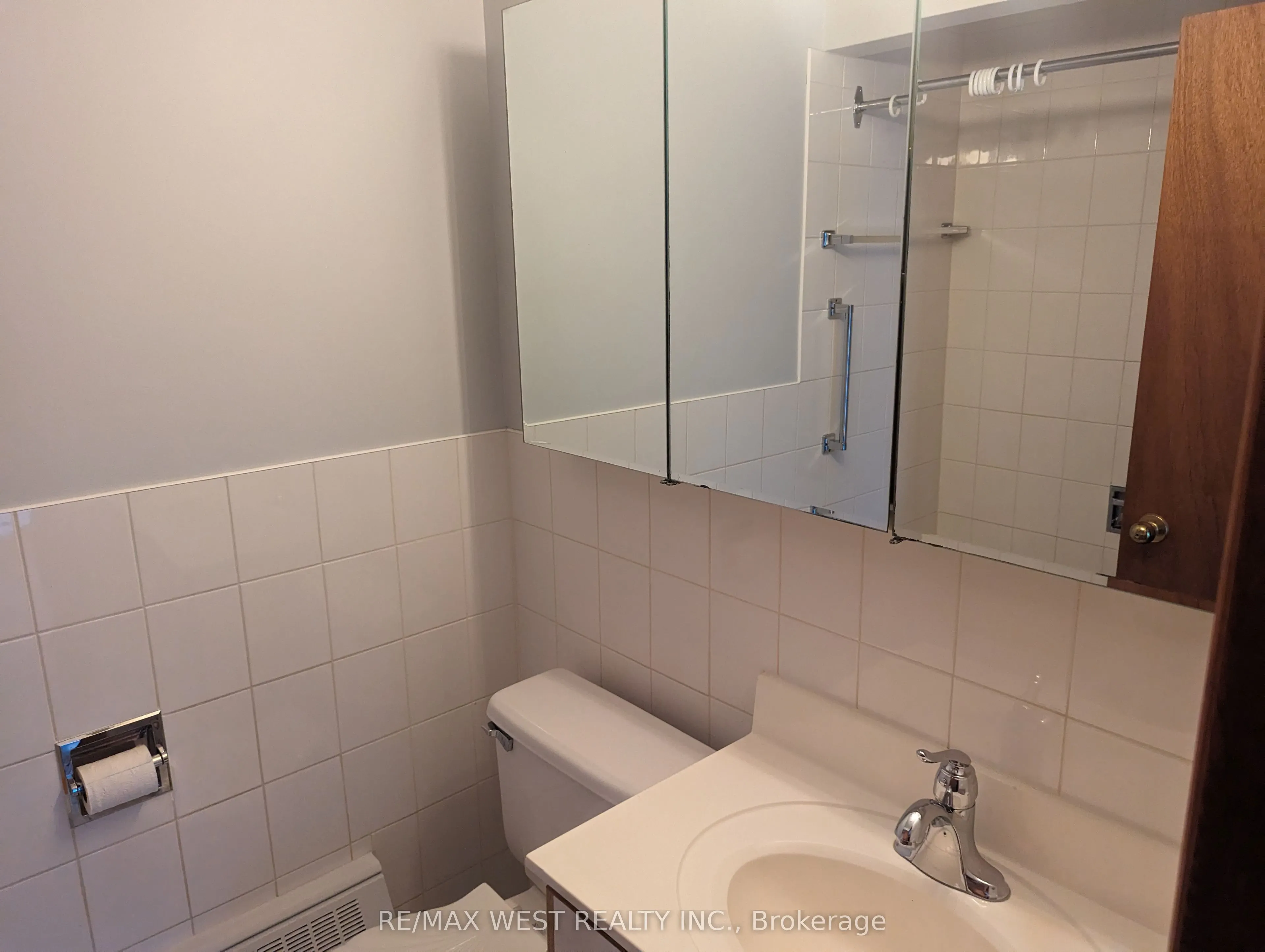52 Peter Street N, #2