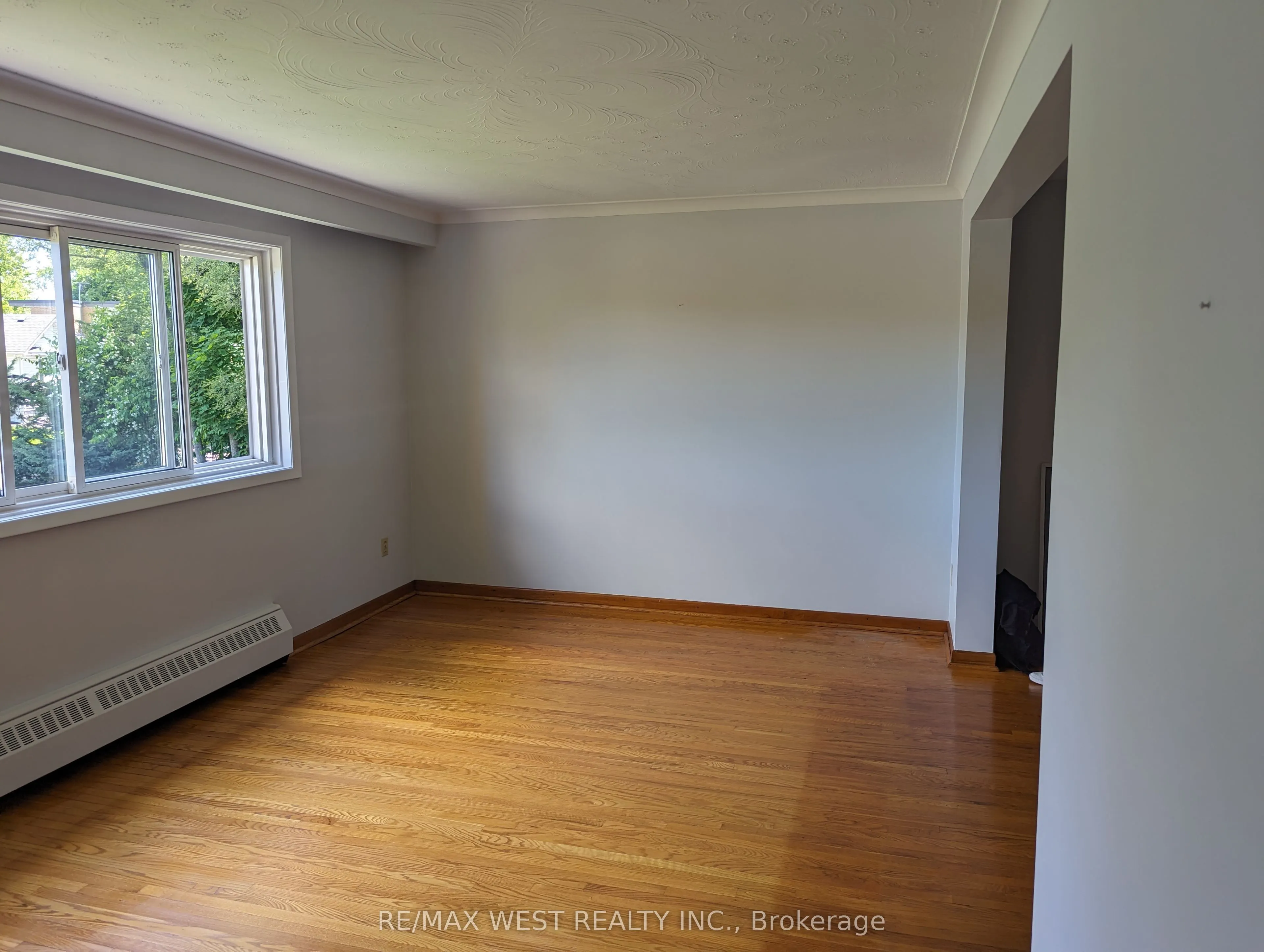 52 Peter Street N, #2