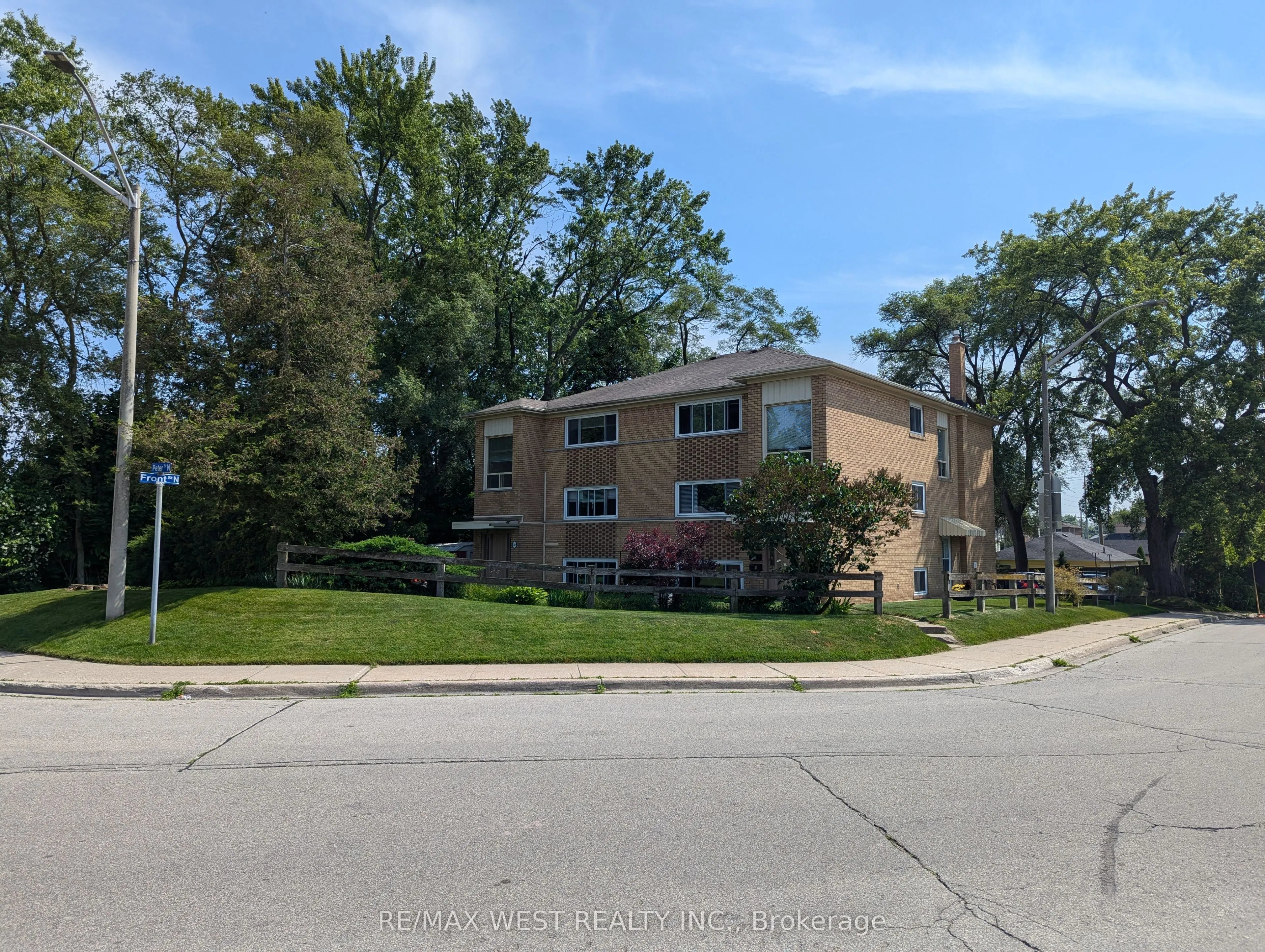52 Peter Street N, #2