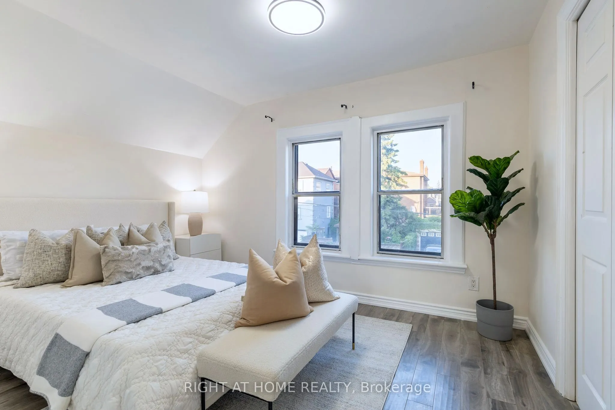 266 Earlscourt Avenue