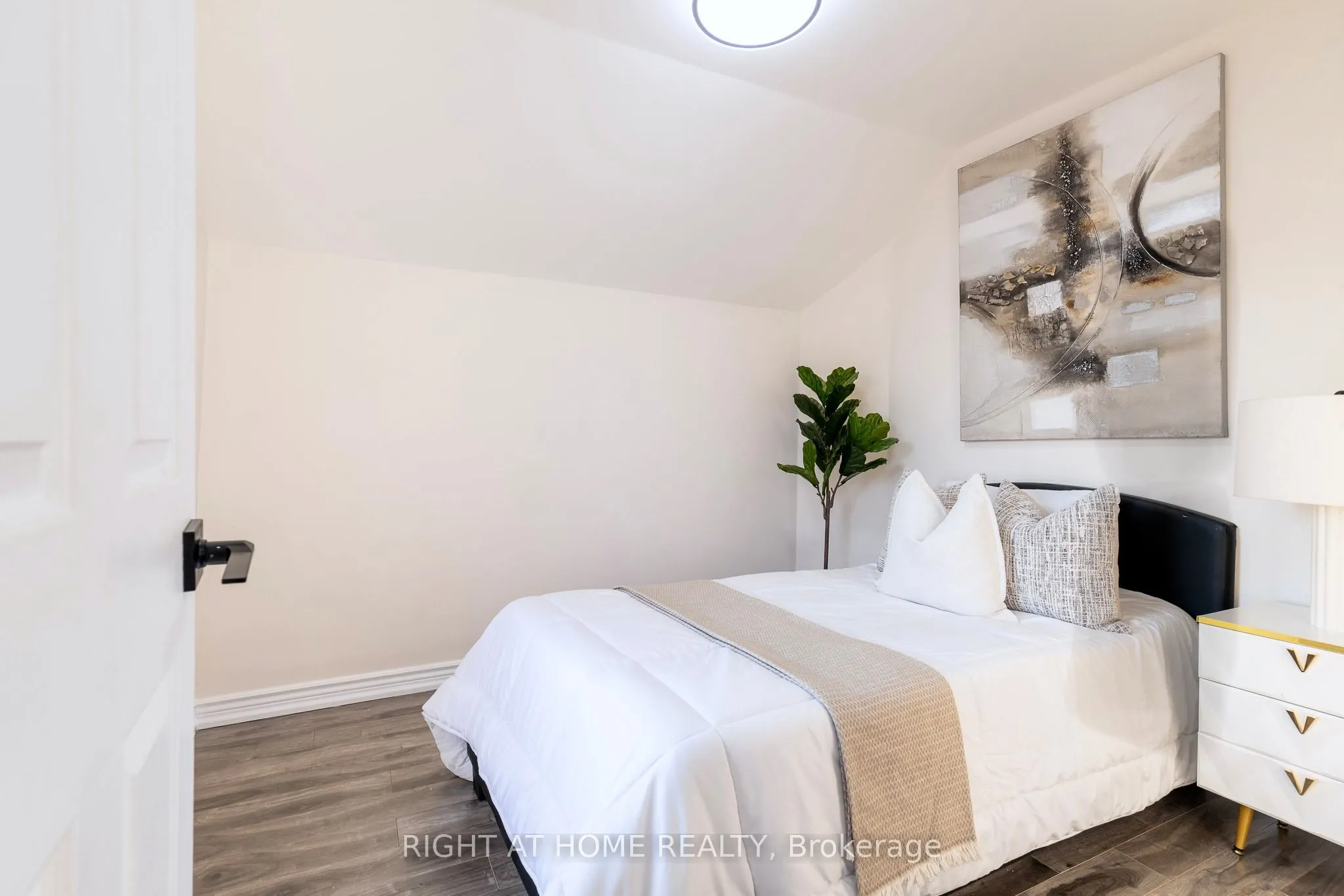 266 Earlscourt Avenue
