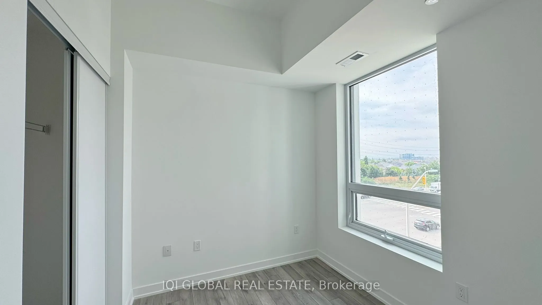 1005 Dundas Street E, #556