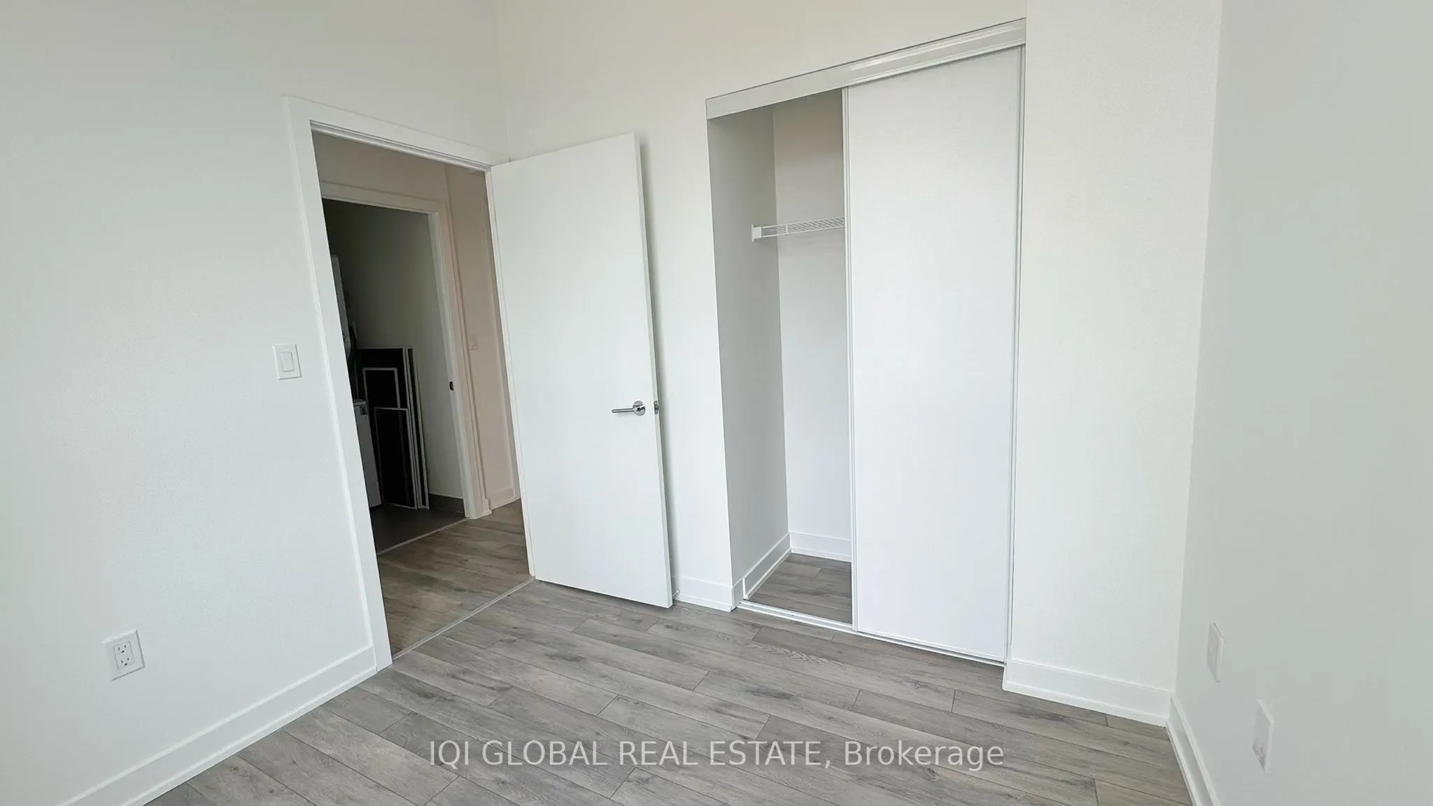 1005 Dundas Street E, #556