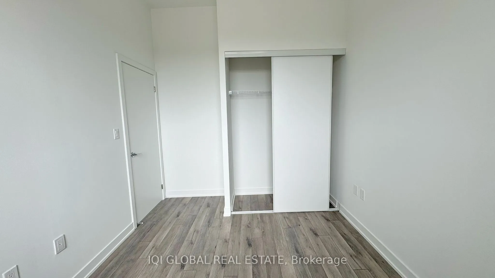 1005 Dundas Street E, #556