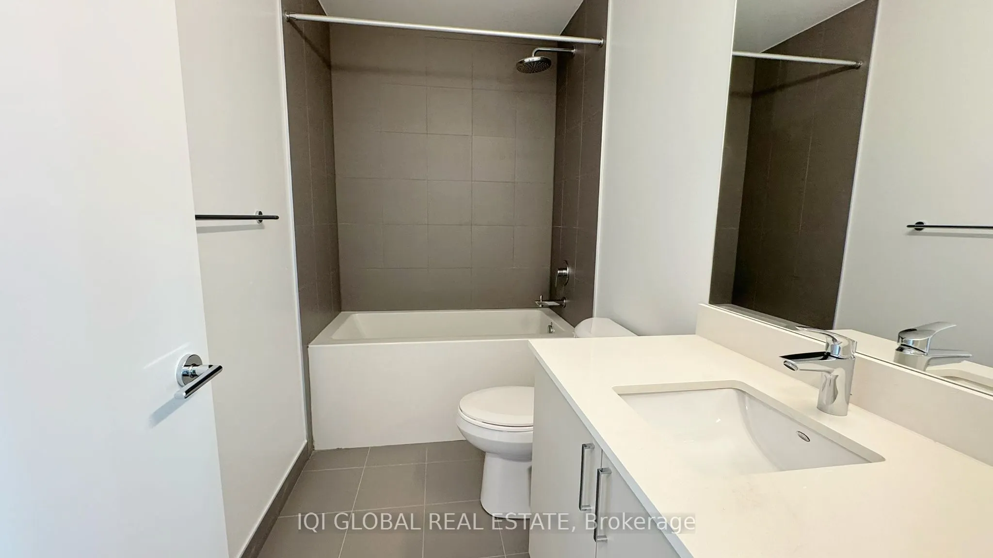 1005 Dundas Street E, #556