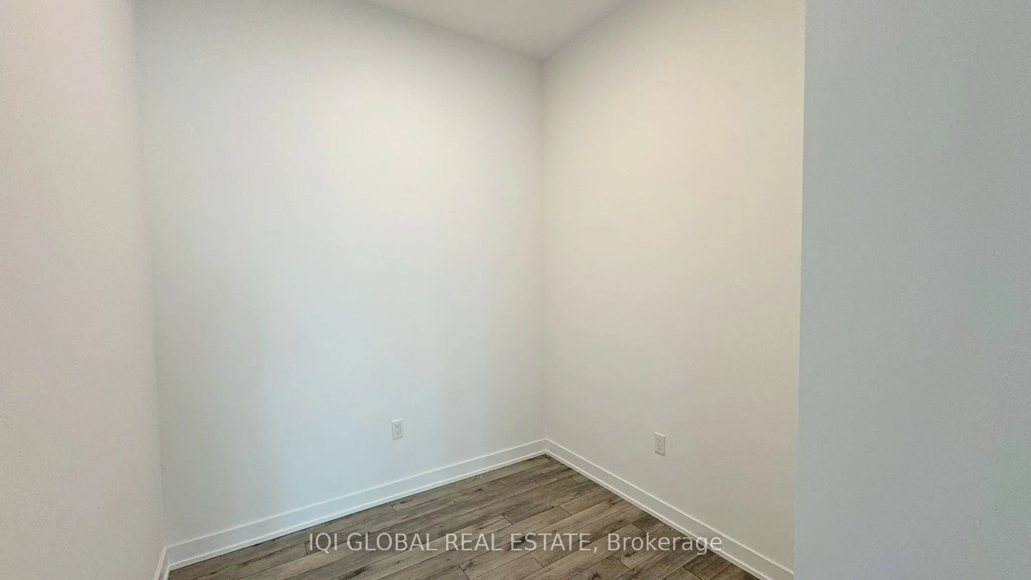 1005 Dundas Street E, #556