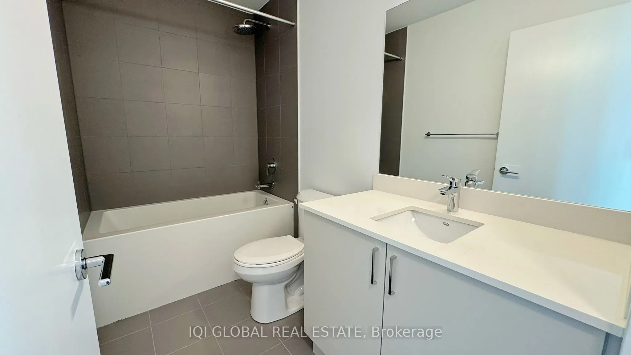 1005 Dundas Street E, #556