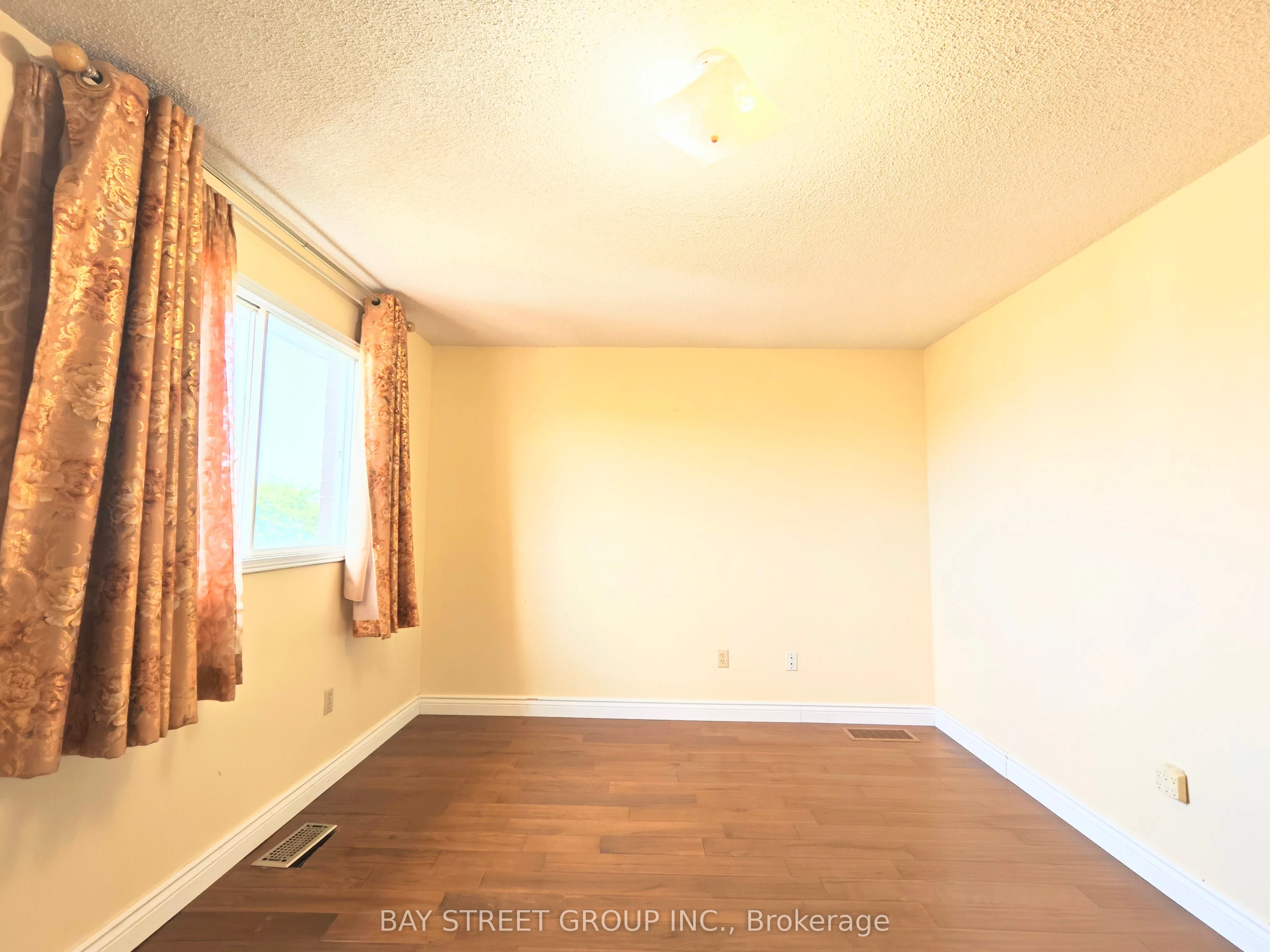 5251 Astwell Avenue, #Upper