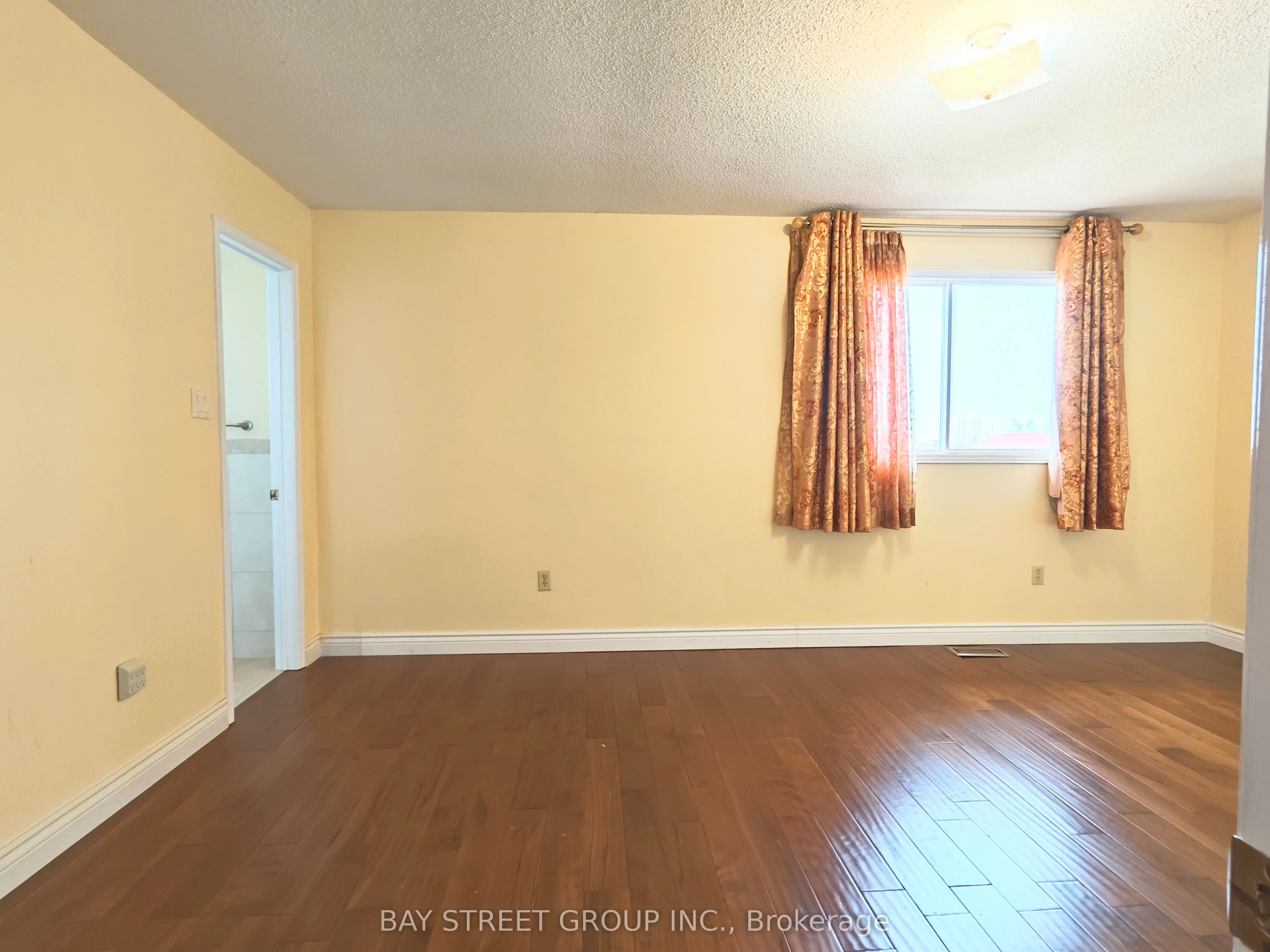 5251 Astwell Avenue, #Upper