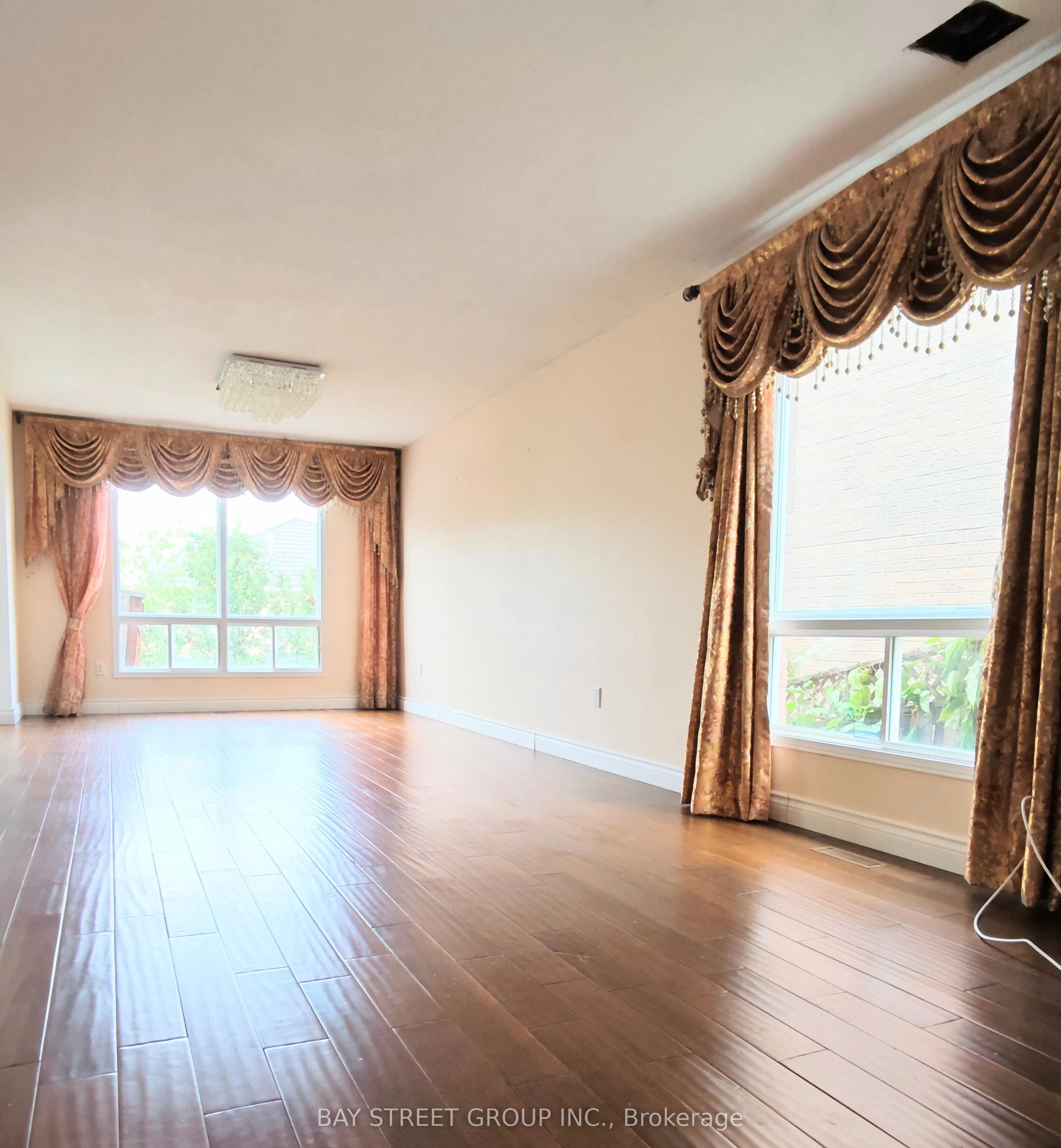 5251 Astwell Avenue, #Upper