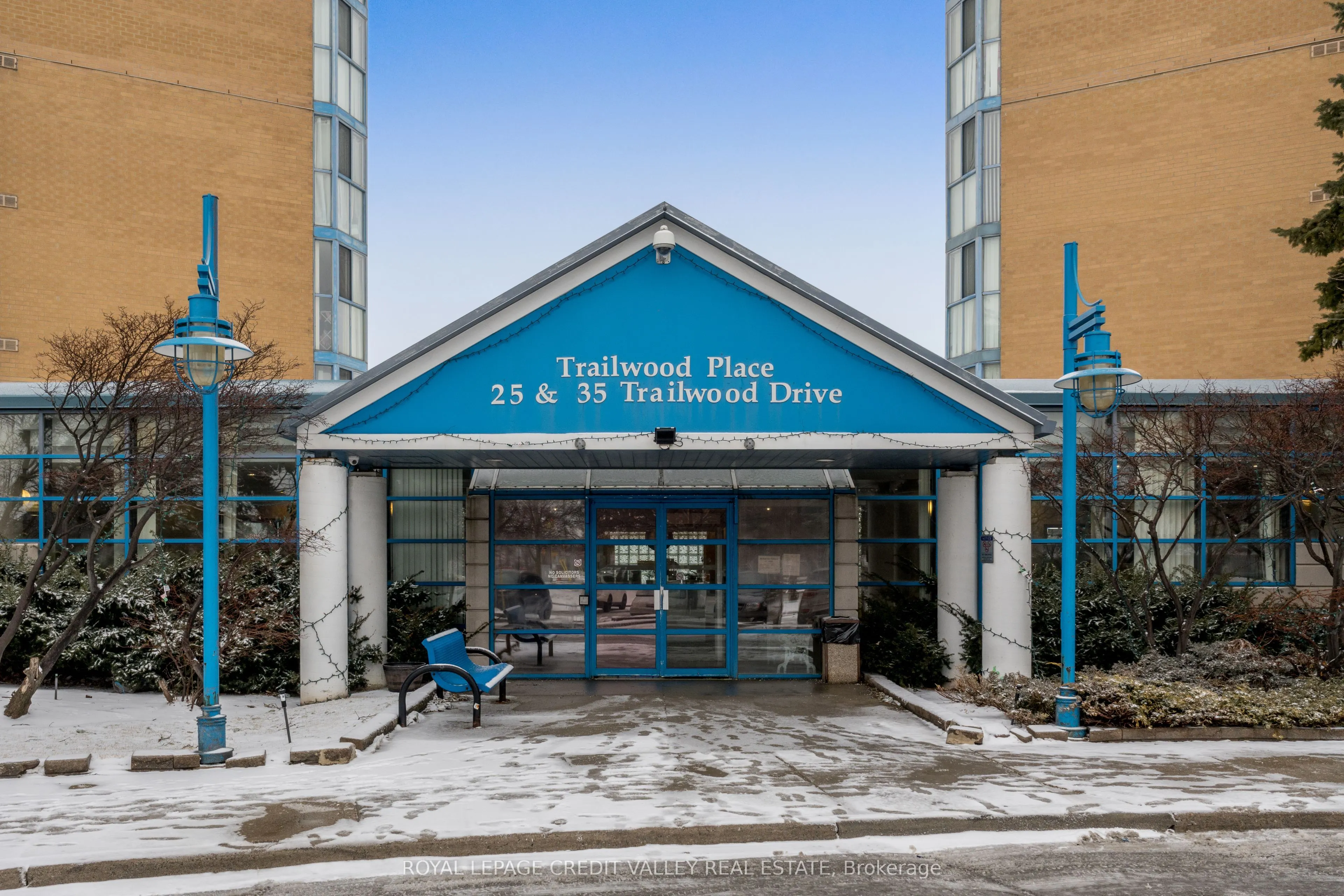 25 Trailwood Drive, #303
