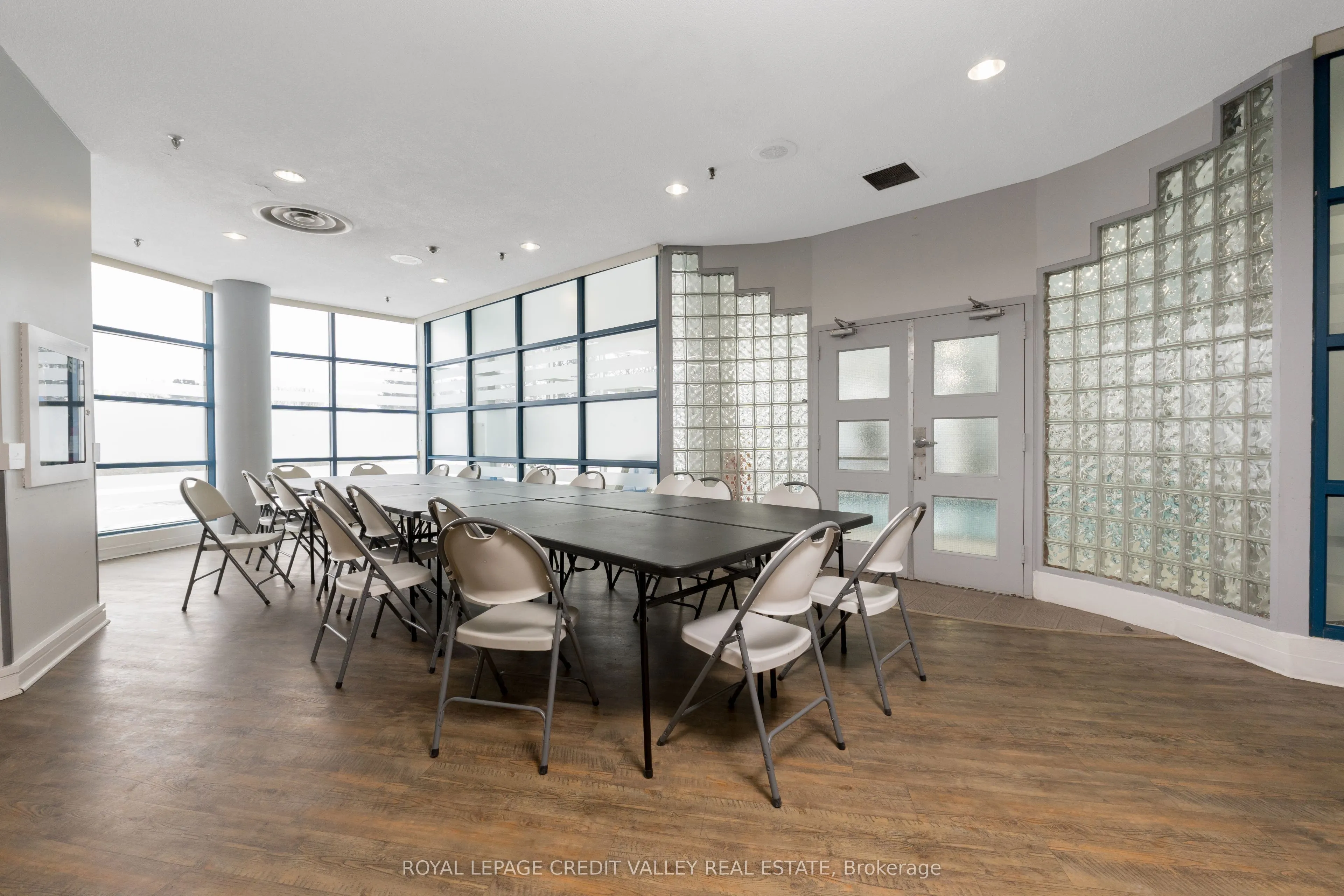 25 Trailwood Drive, #303