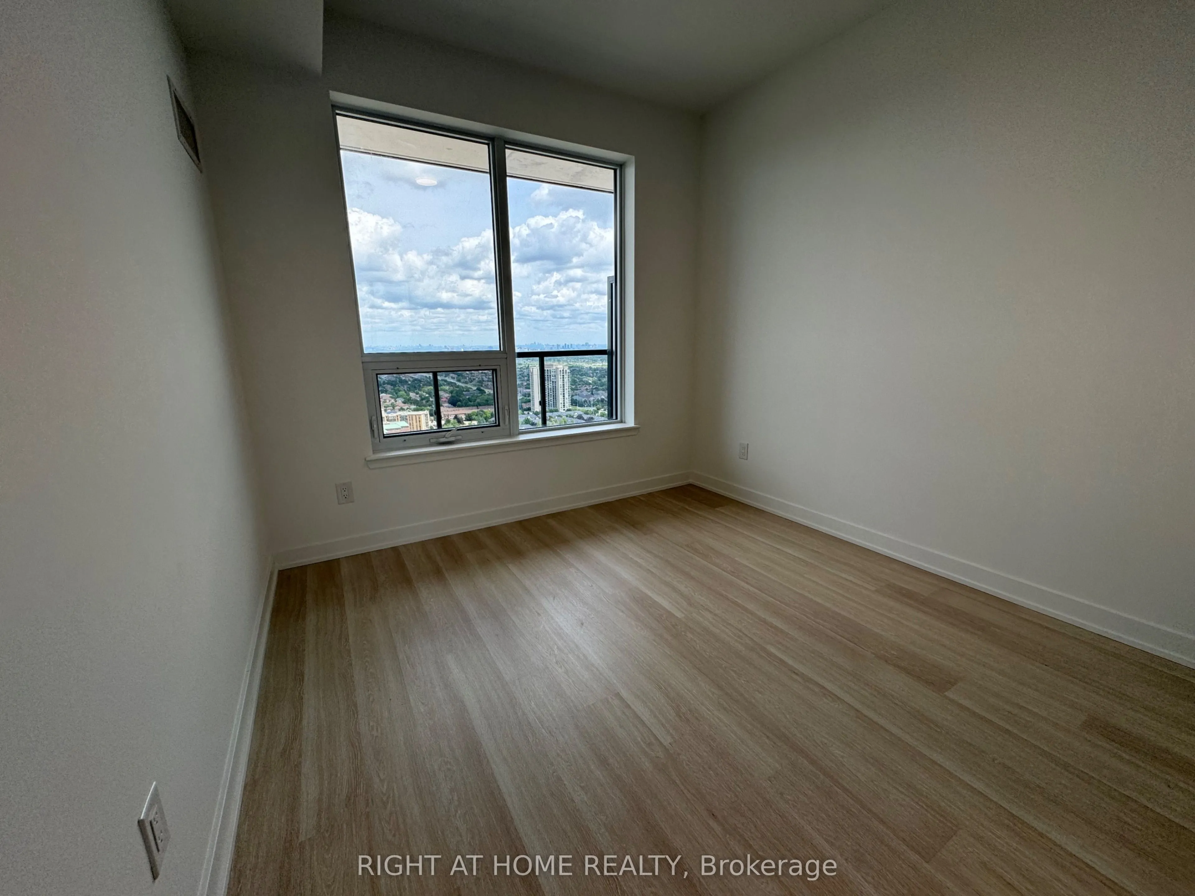 5105 Hurontario Street, #2701