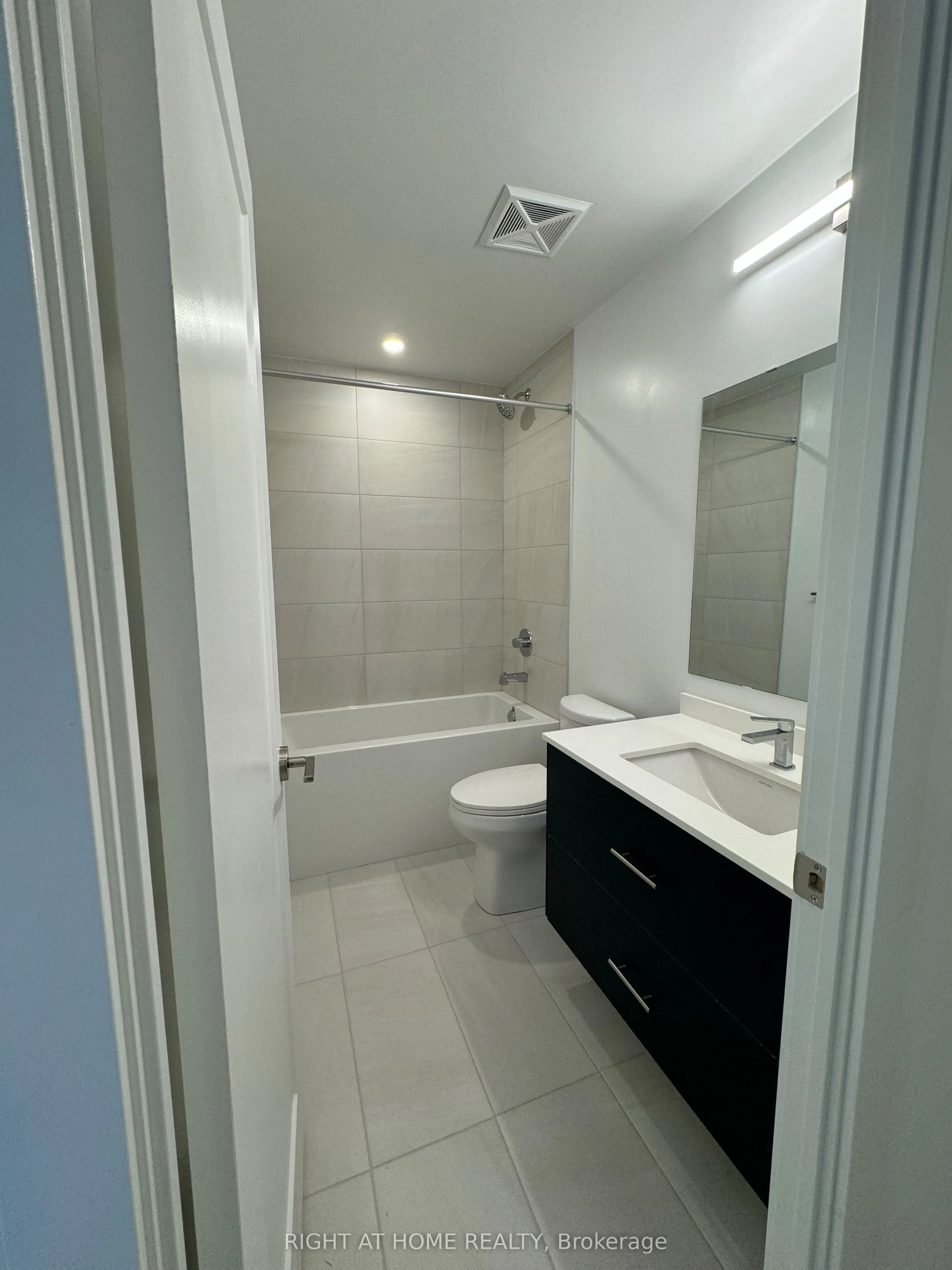 5105 Hurontario Street, #2701