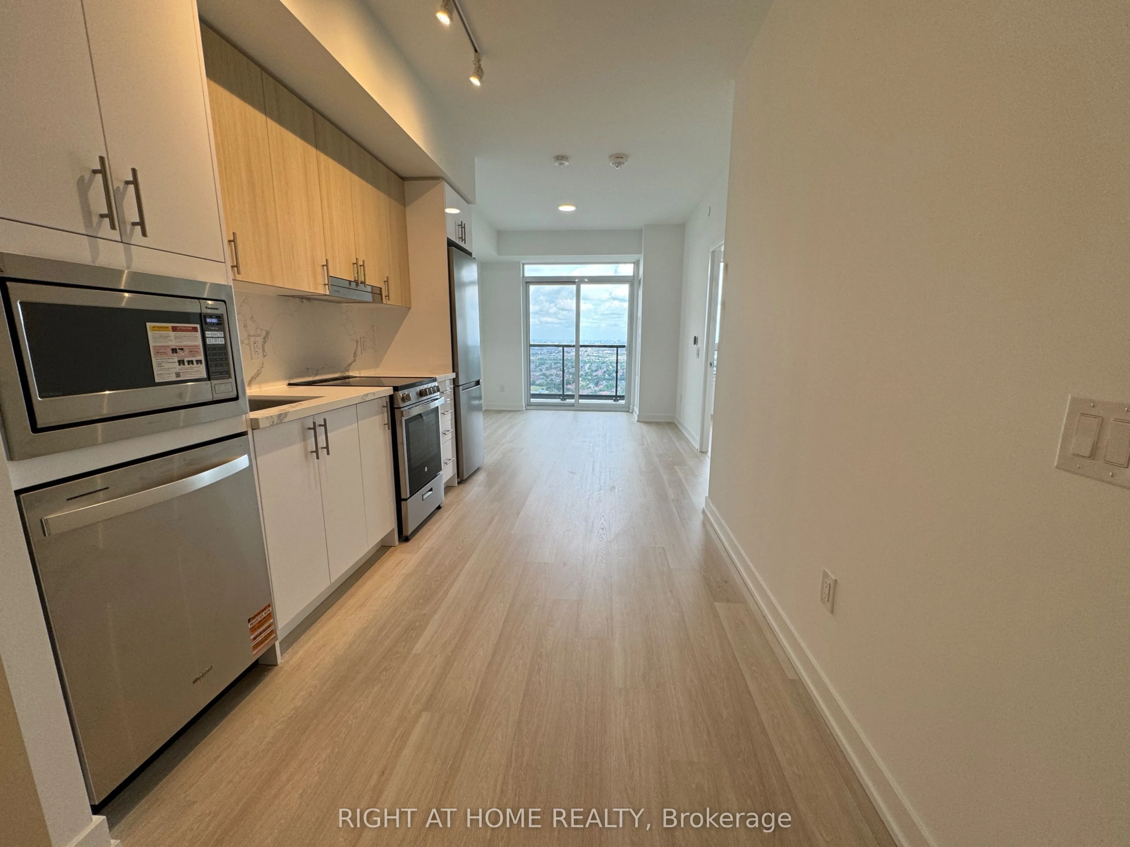 5105 Hurontario Street, #2701