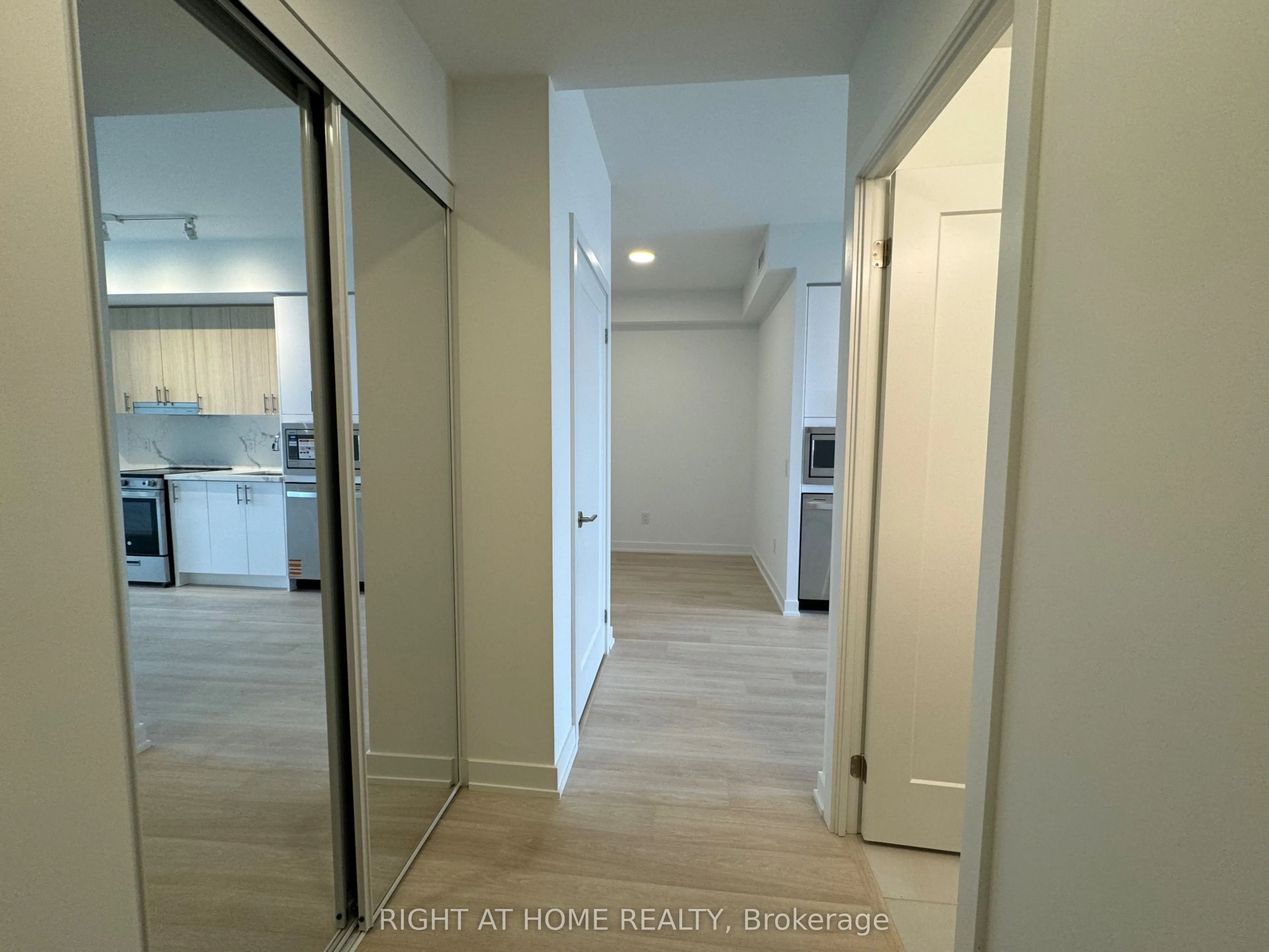 5105 Hurontario Street, #2701