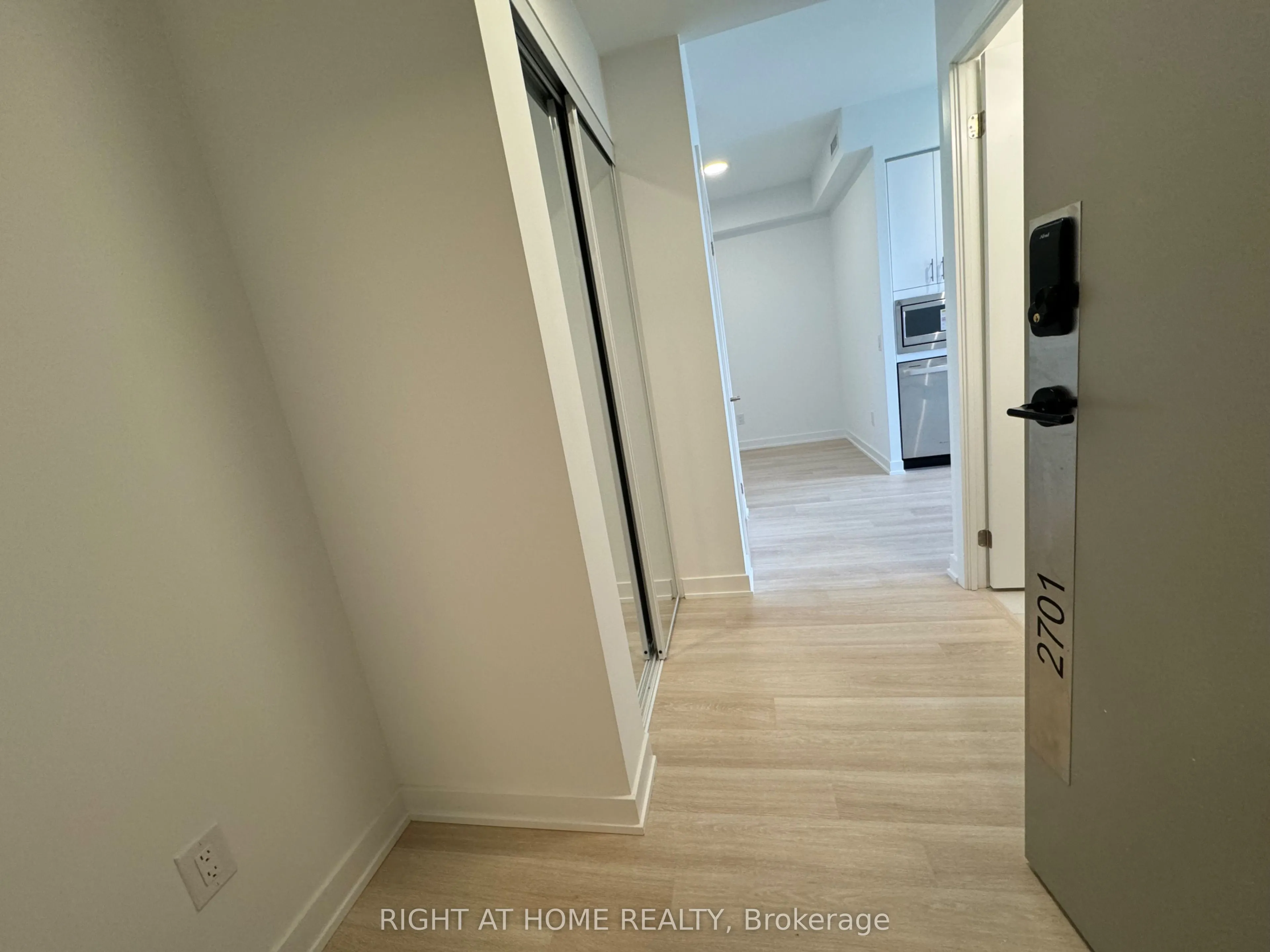 5105 Hurontario Street, #2701