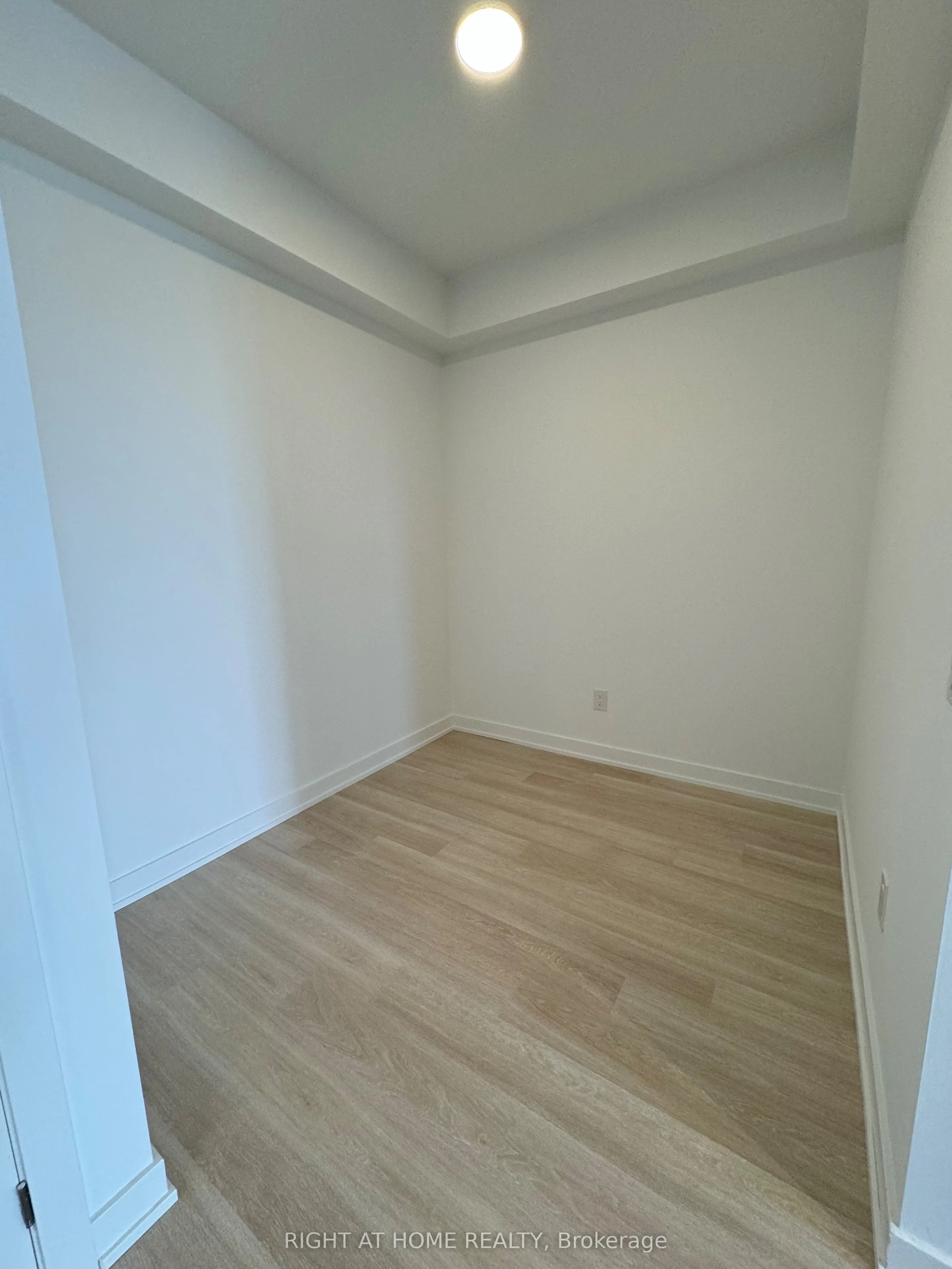 5105 Hurontario Street, #2701