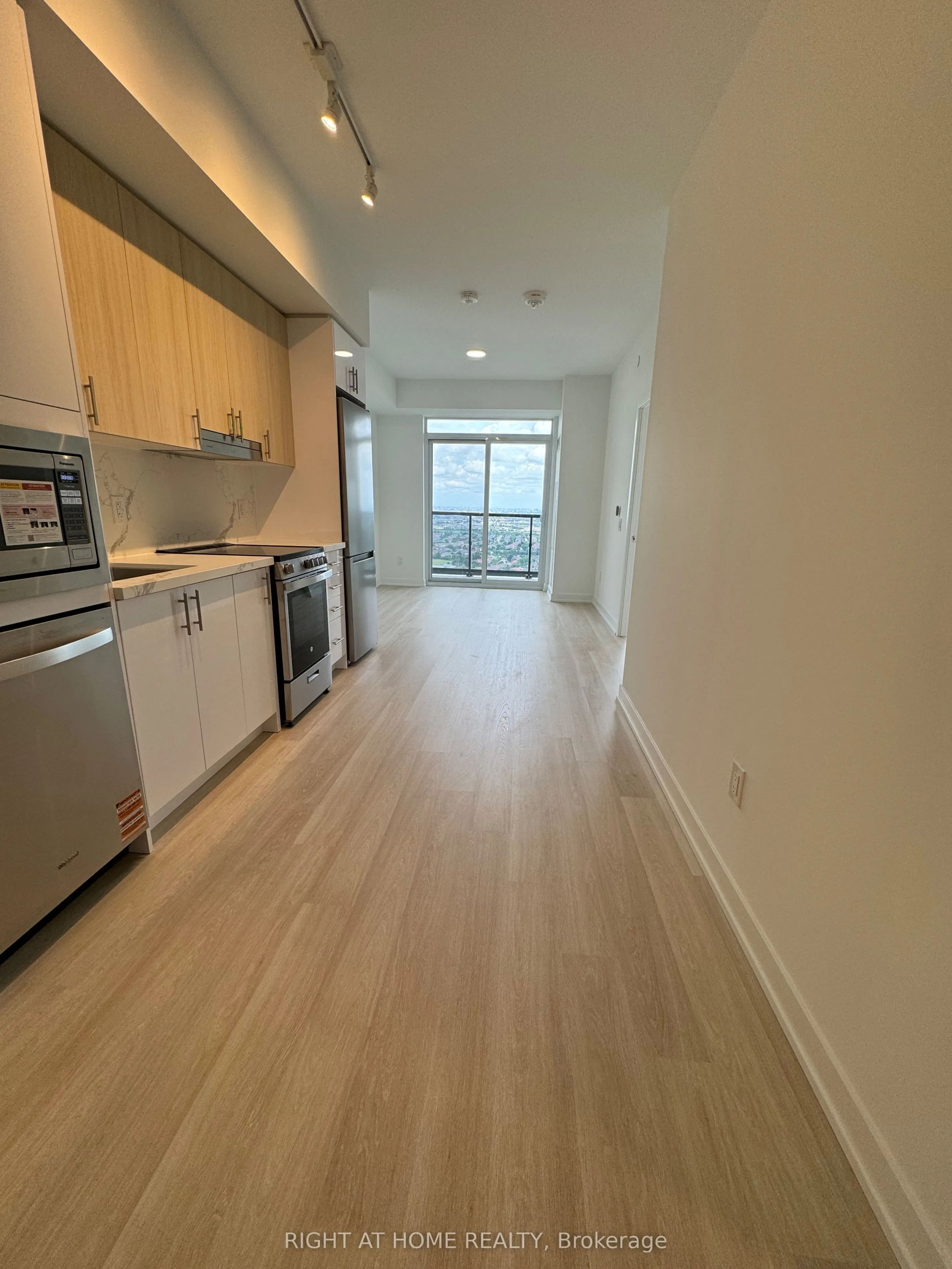 5105 Hurontario Street, #2701
