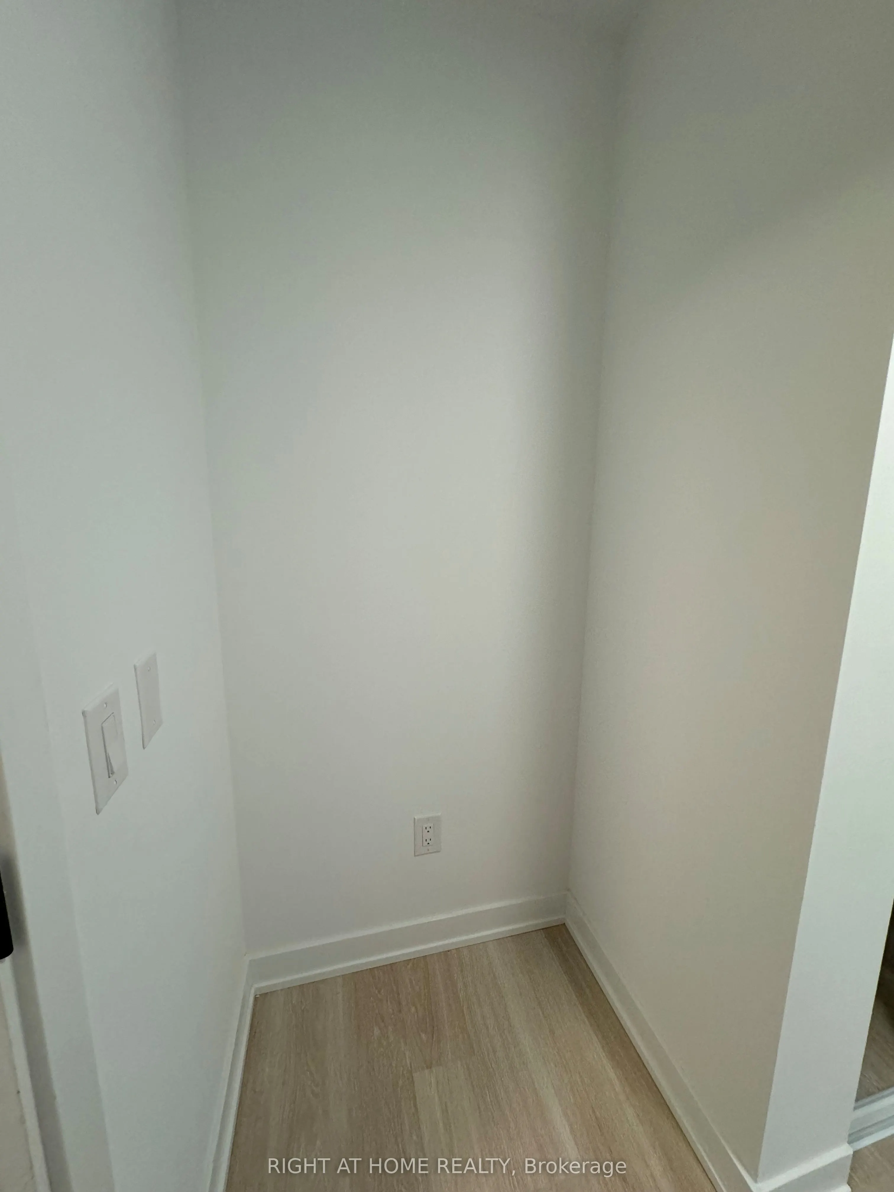 5105 Hurontario Street, #2701