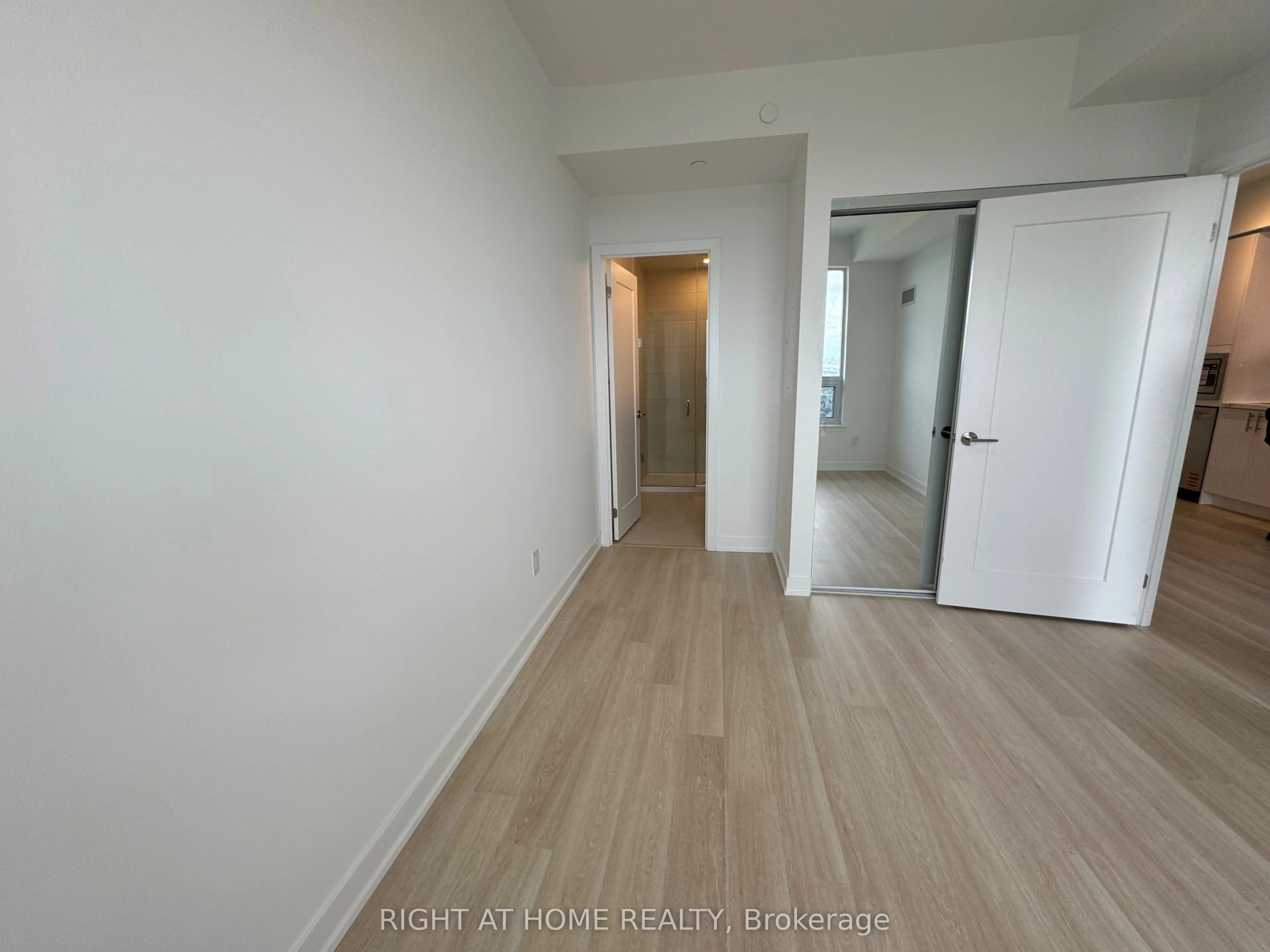 5105 Hurontario Street, #2701