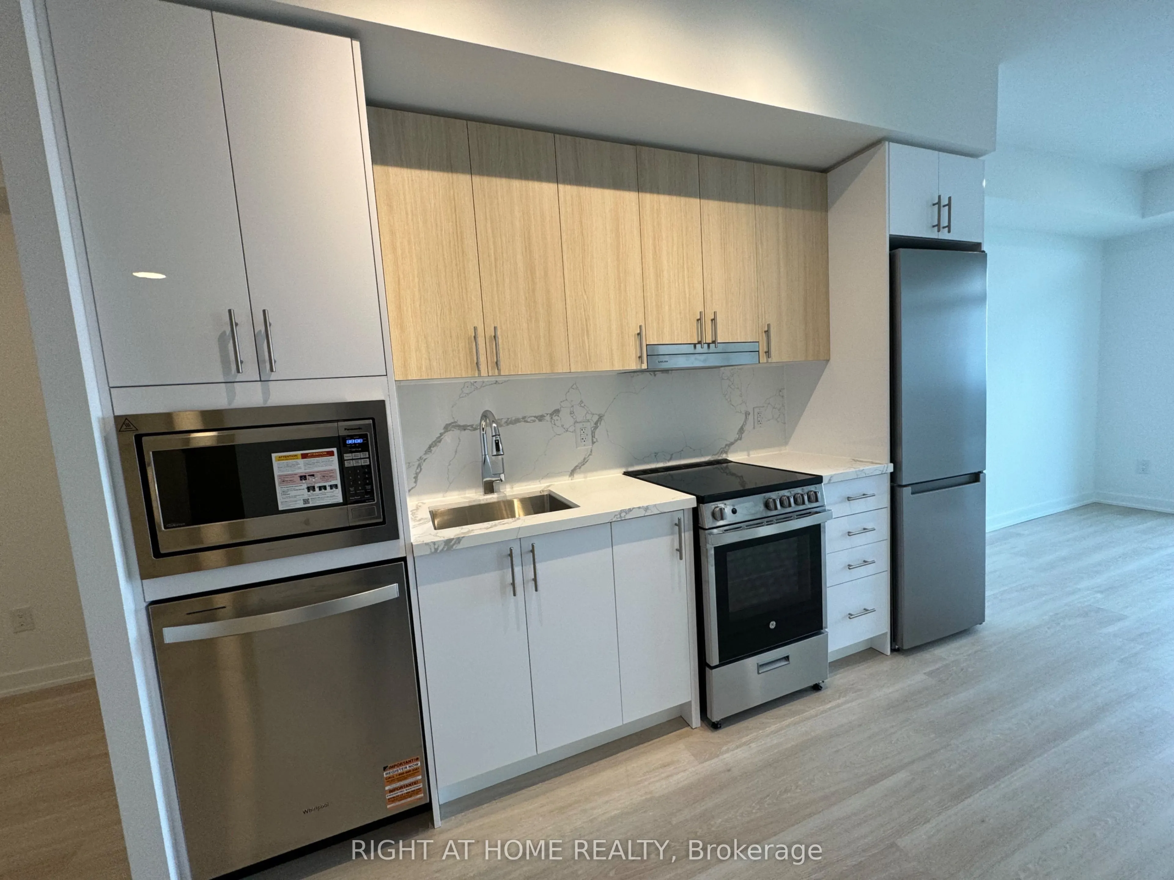 5105 Hurontario Street, #2701