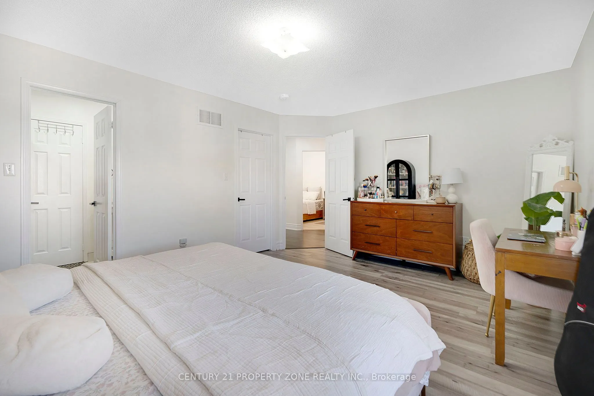 12 Ledgerock Road