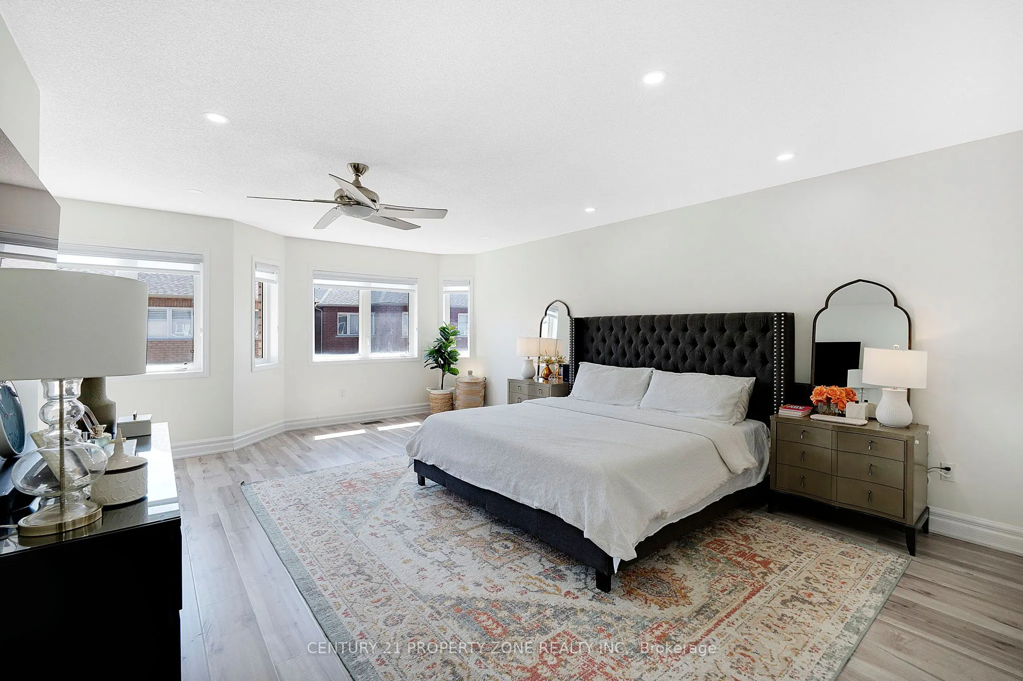 12 Ledgerock Road