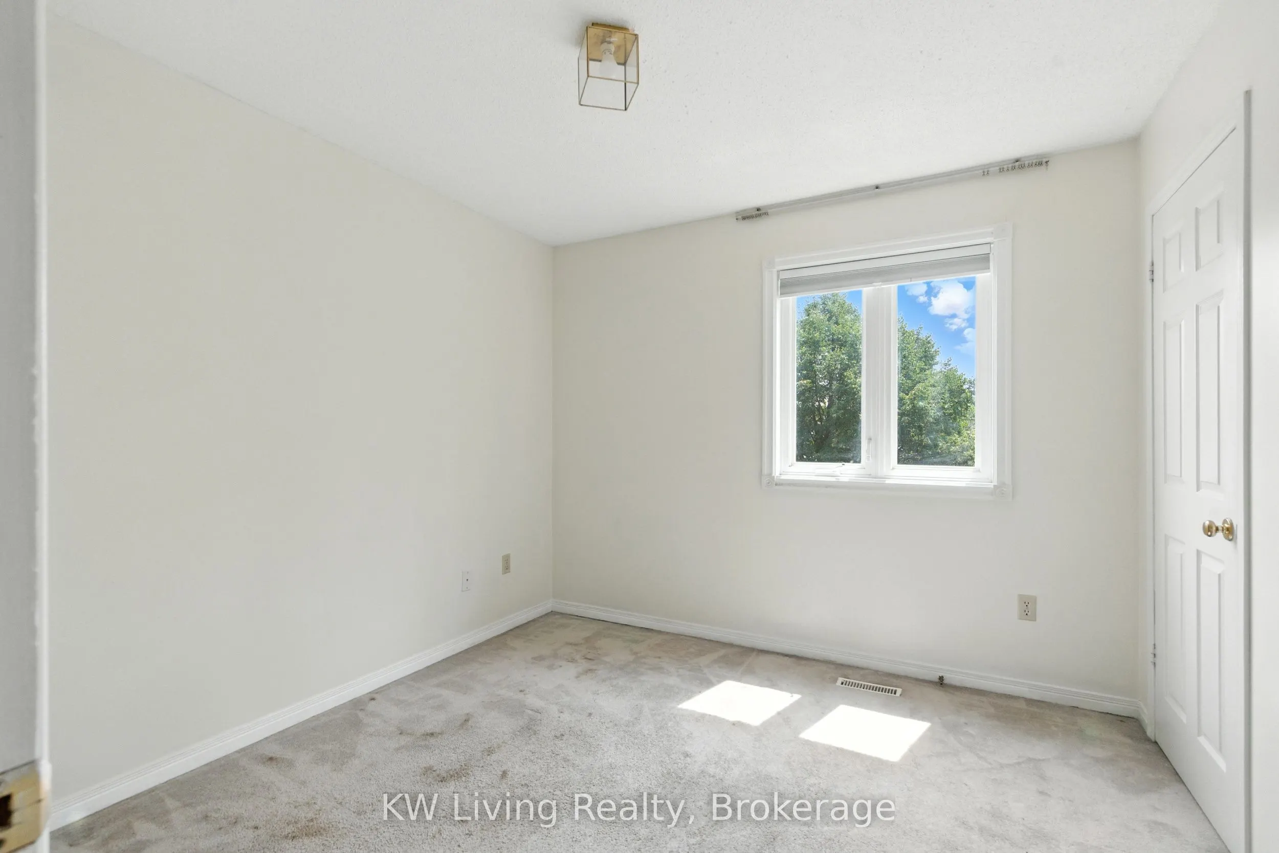 1599 Summergrove Crescent