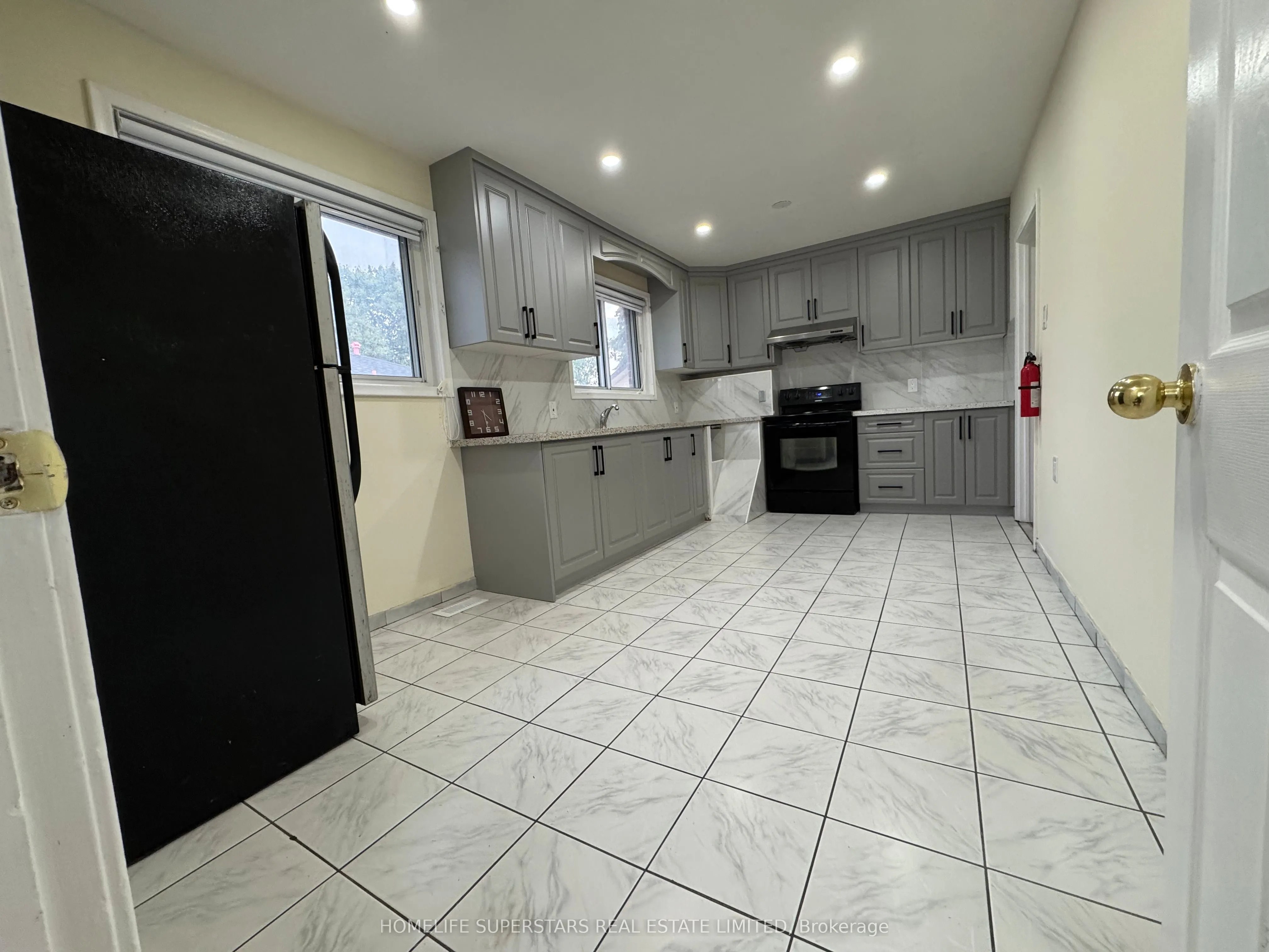 24 Farr Avenue, #(Main Floor)