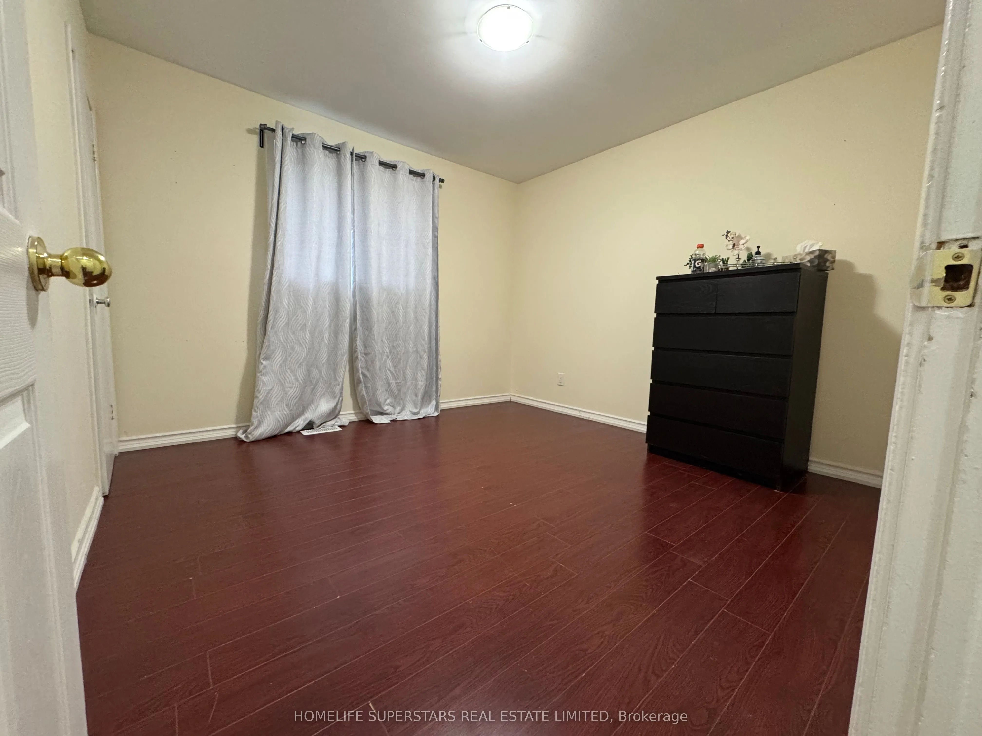 24 Farr Avenue, #(Main Floor)